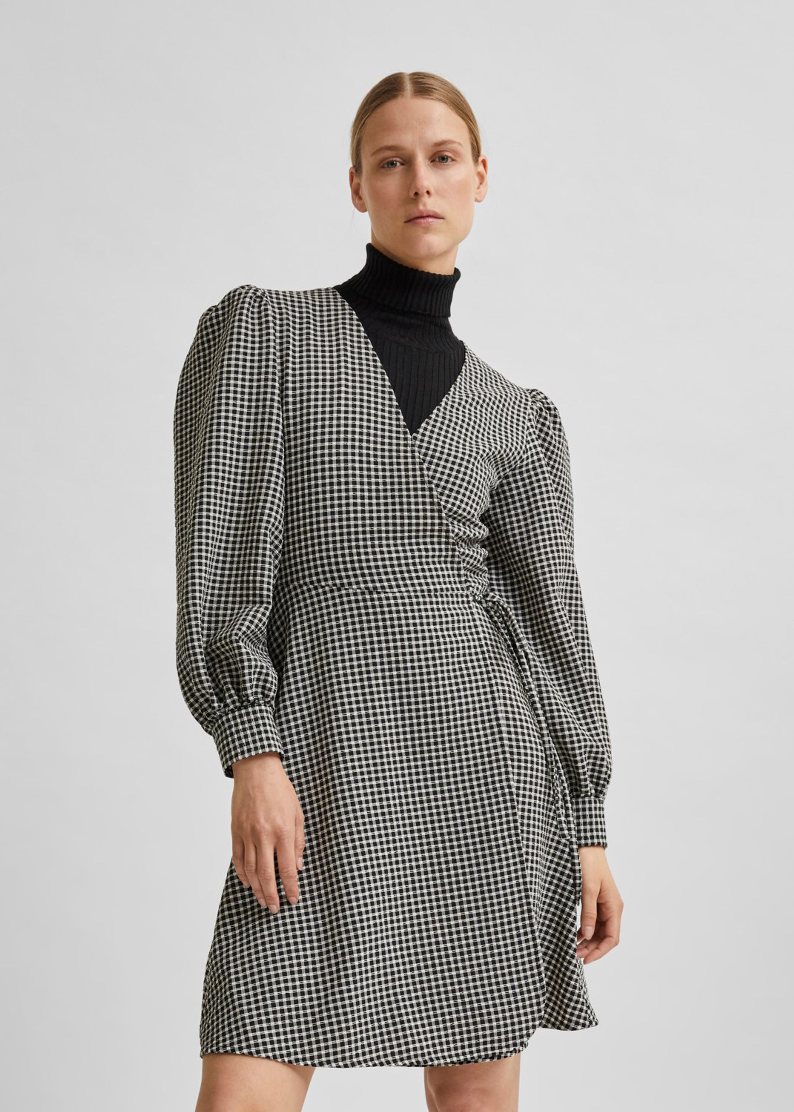 Selected Femme - Kjole - SLFCharlie Short Wrap Dress - Black w / Brick Check