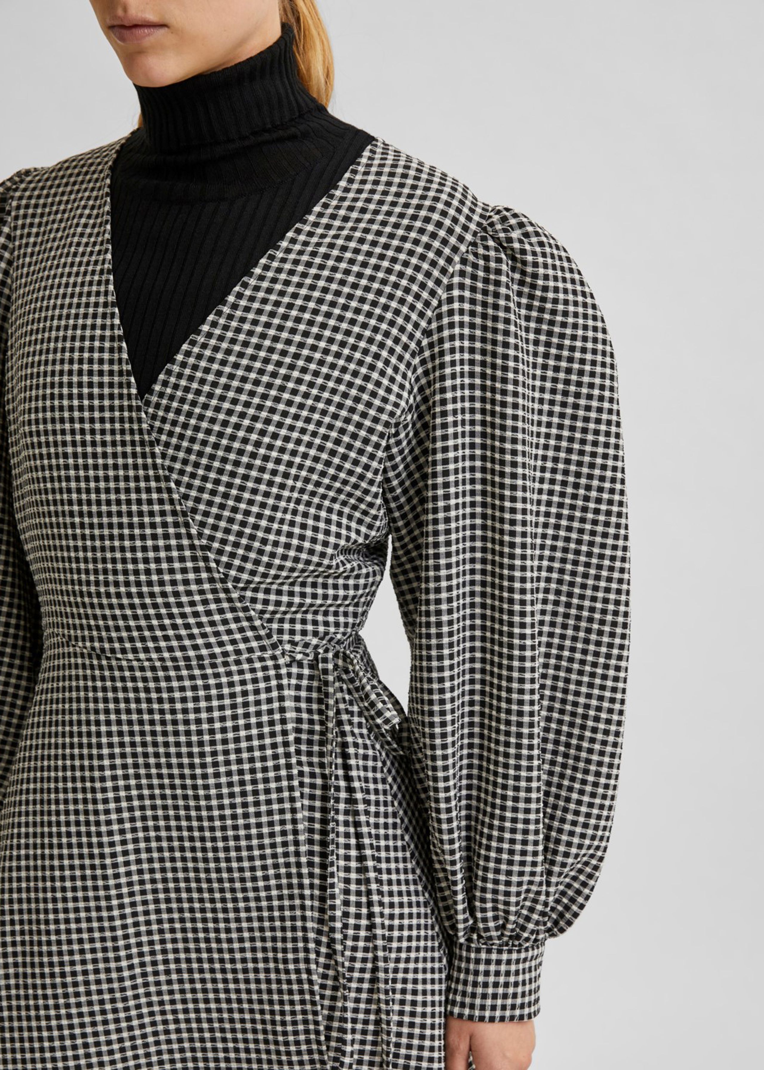 Selected Femme - Kjole - SLFCharlie Short Wrap Dress - Black w / Brick Check