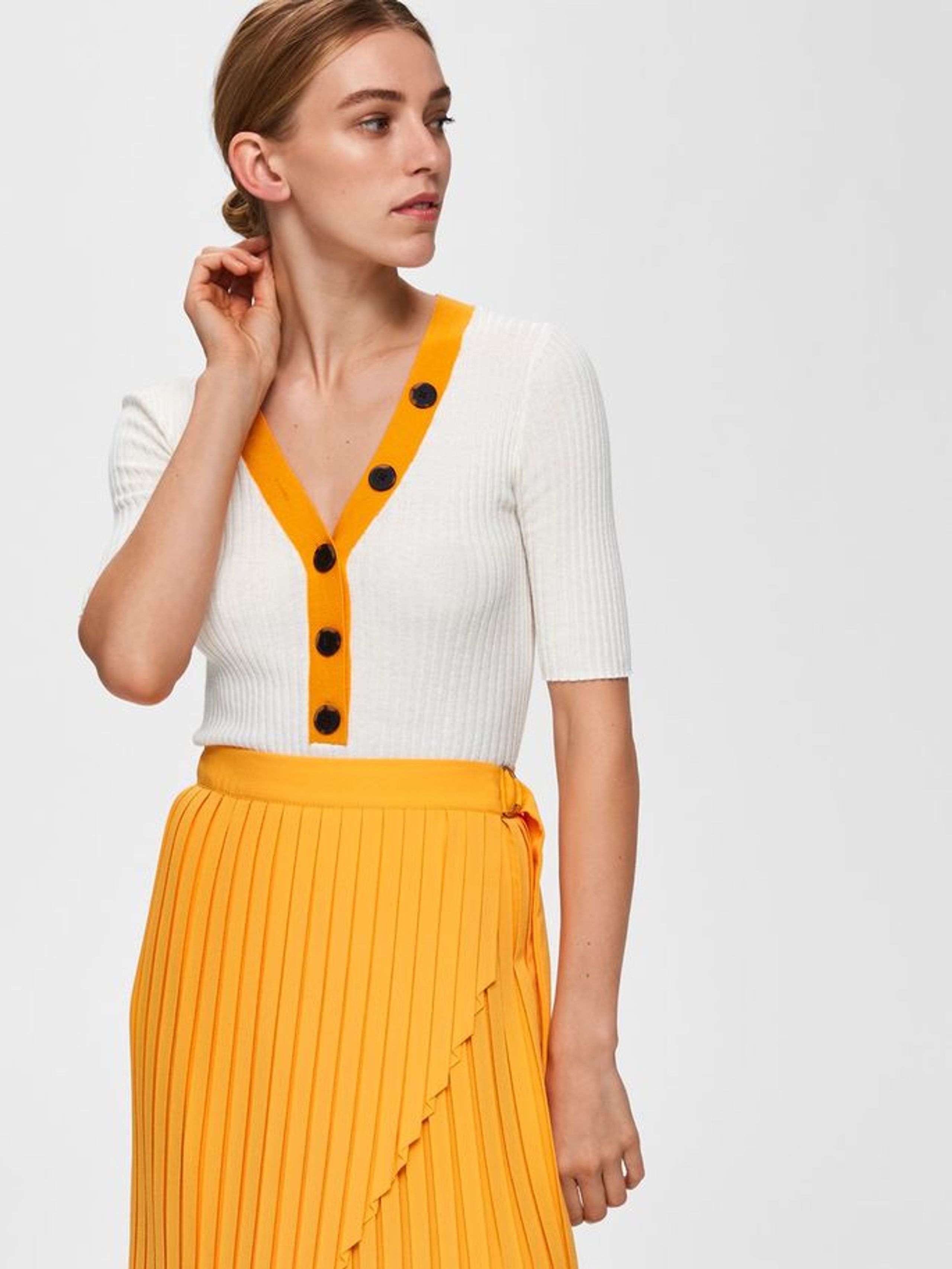 Selected Femme - T-shirt - Sunna 2/4 Rib Knit V-neck - Birch/Radiant Yellow