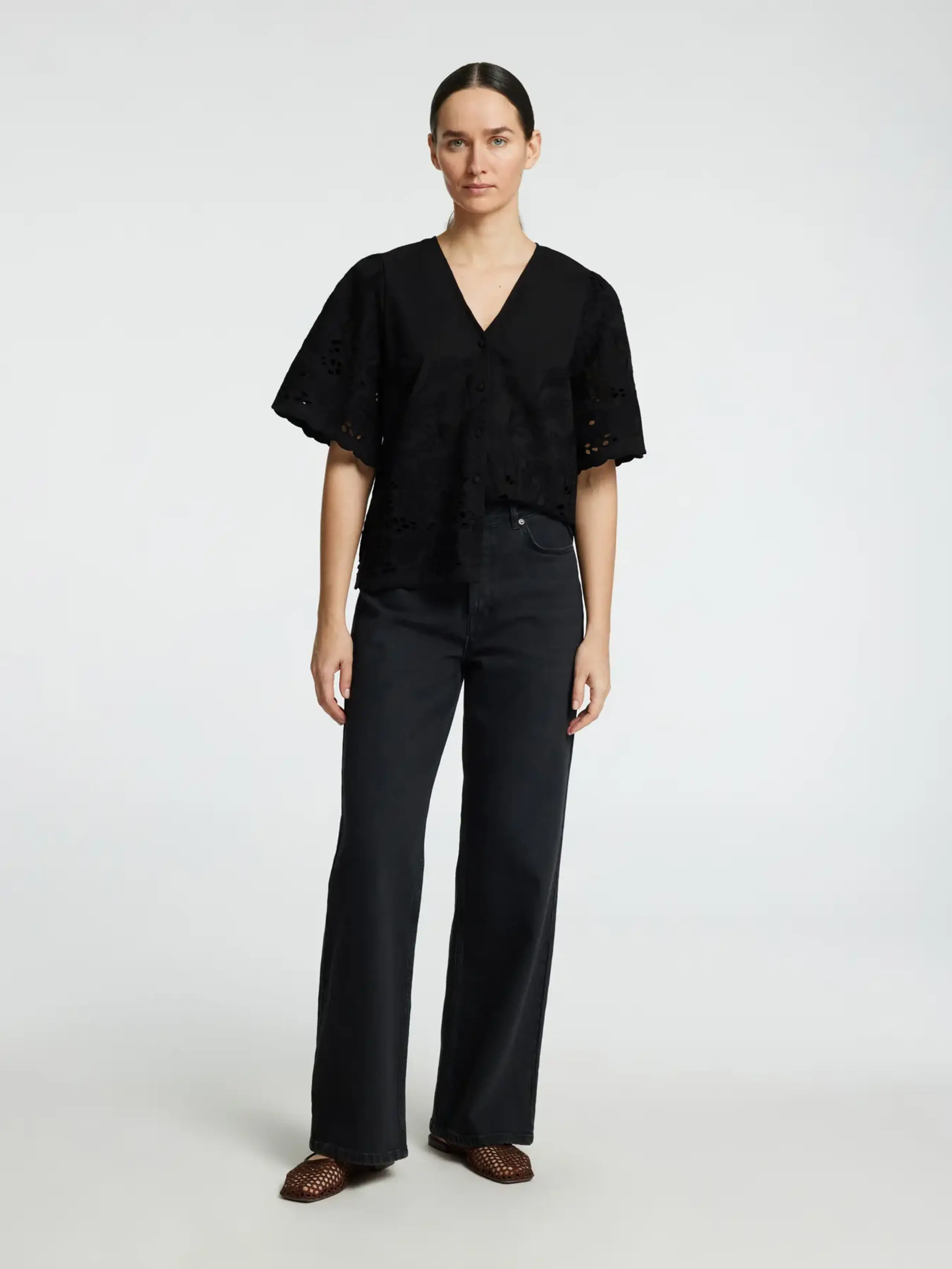 Selected Femme - Top - SLFDahlia SS Broderi Shirt NOOS - Black