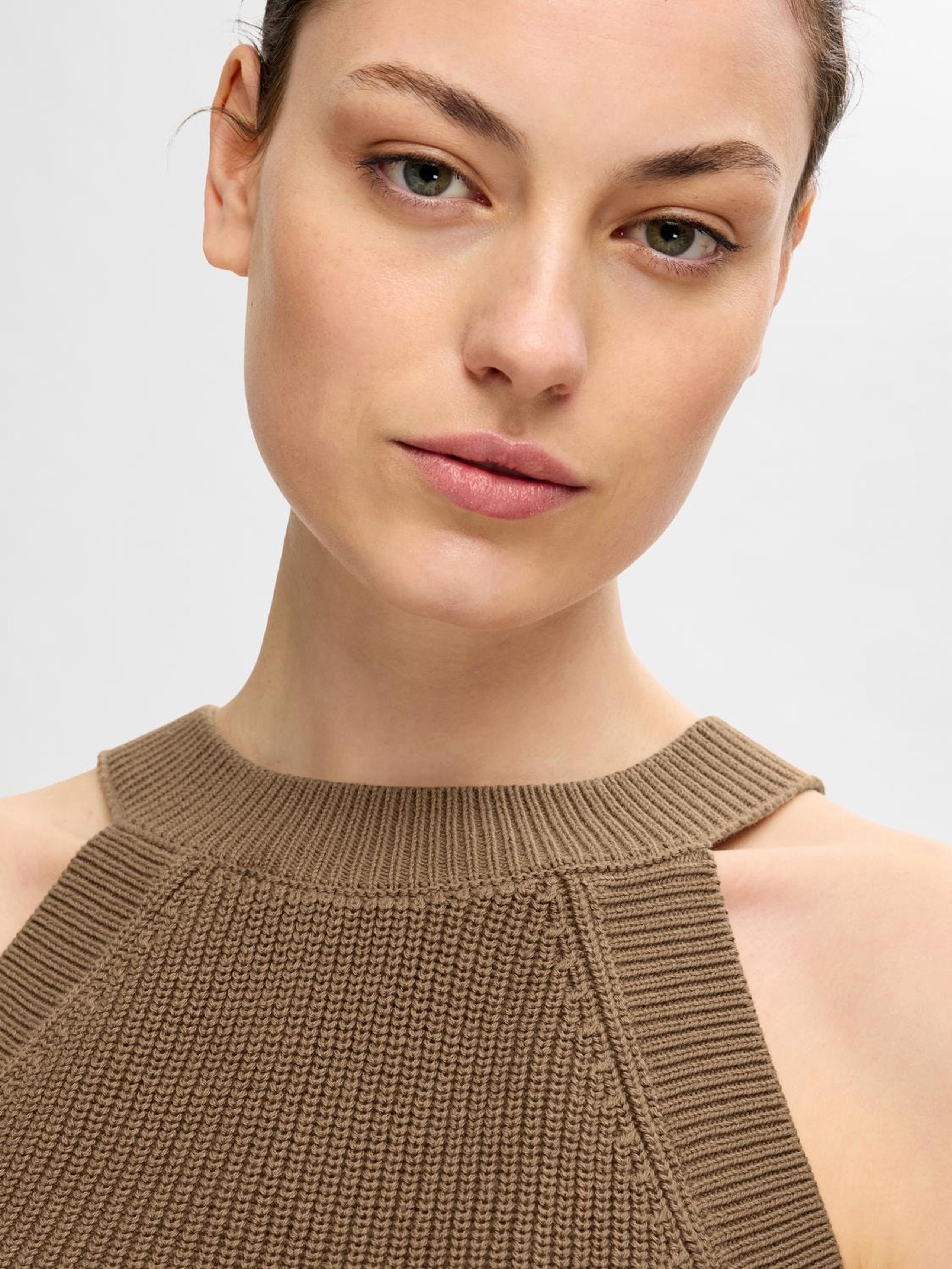 Selected Femme - Nahoru - SLFVinna SL Halterneck Knit - Coca Mocha