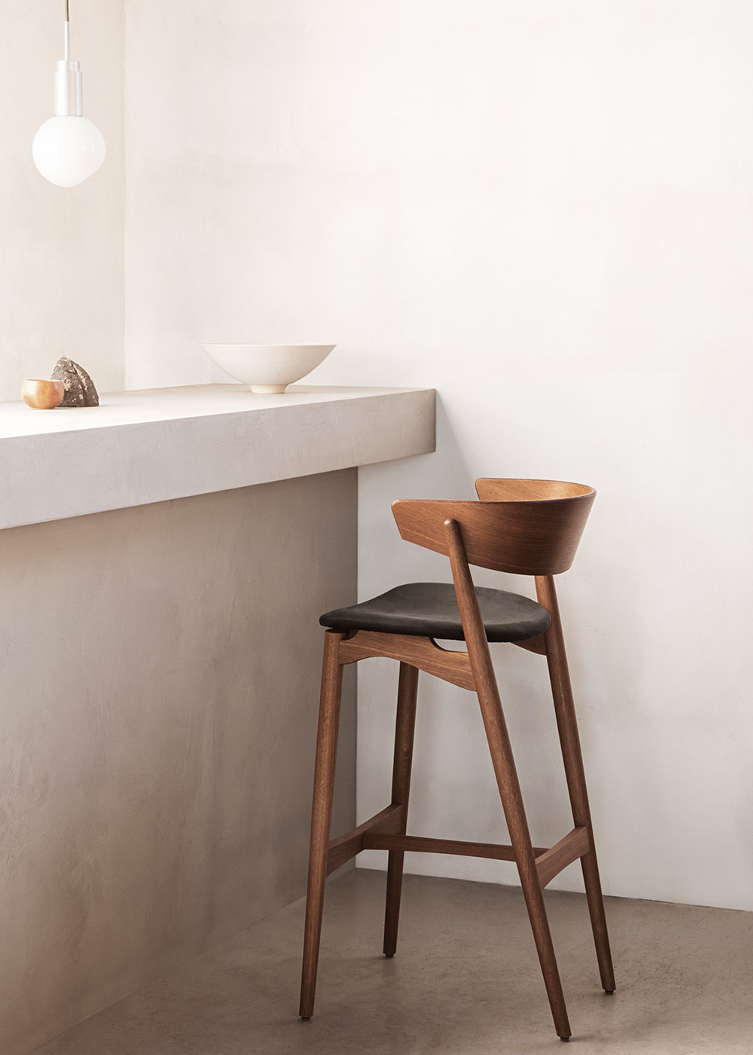 Sibast Furniture - Bar stool - Sibast No.7 Barstool - Smoked Oak / Ultra Honey Leather