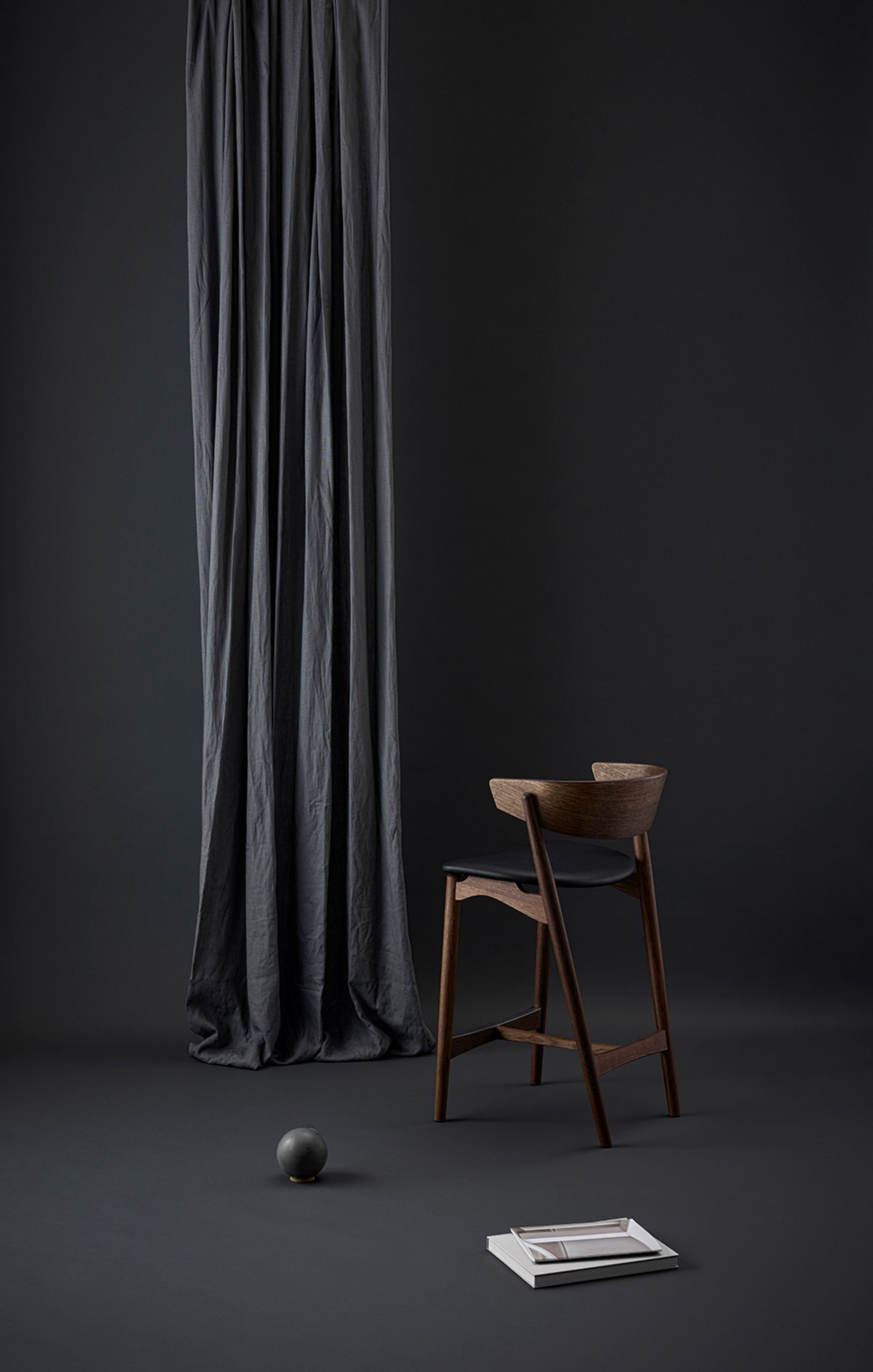 Sibast Furniture - Bar stool - Sibast No.7 Barstool - Smoked Oak / Ultra Honey Leather