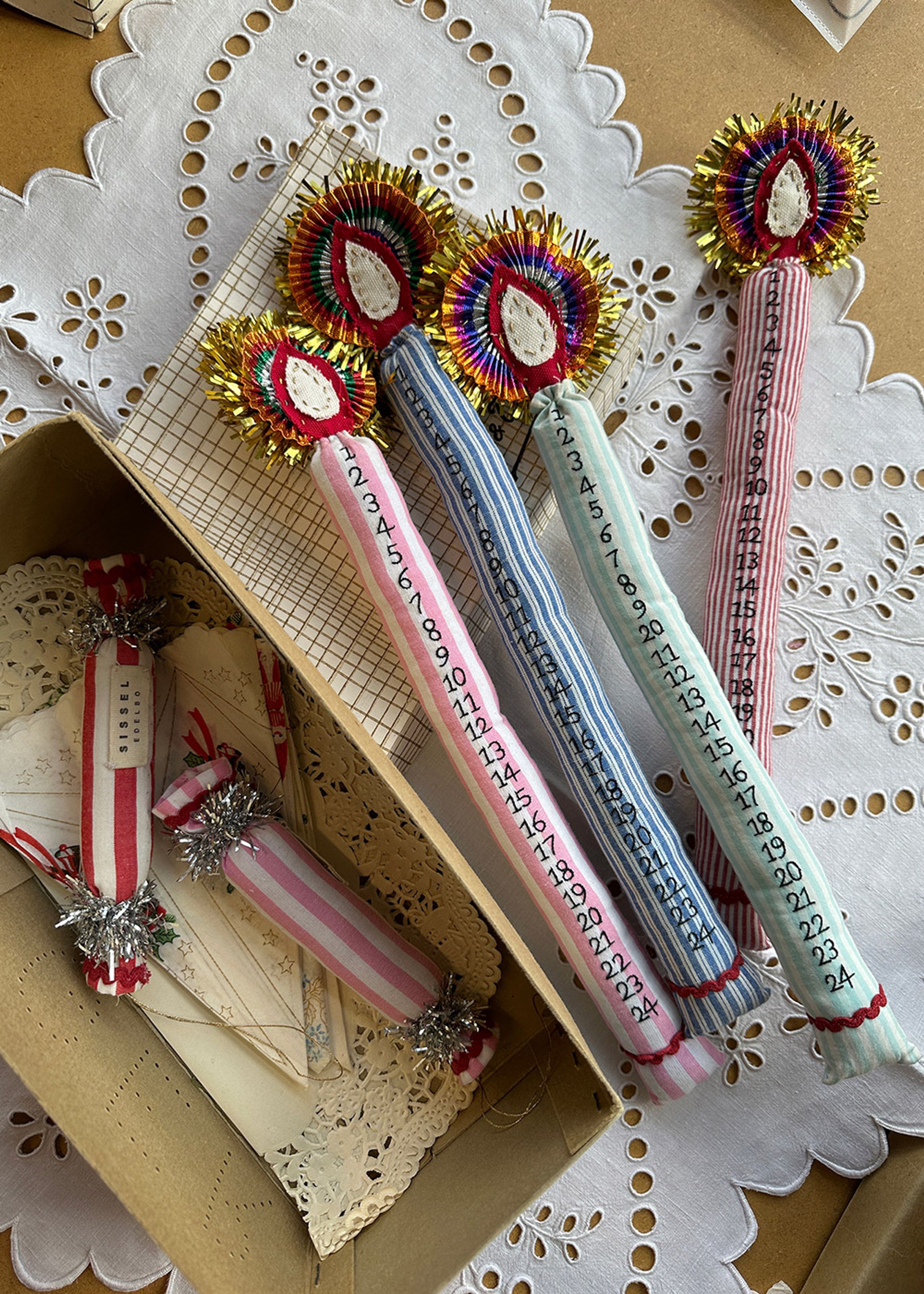 Sissel Edelbo - Christmas Ornaments - Calendar Light - Red Stripes