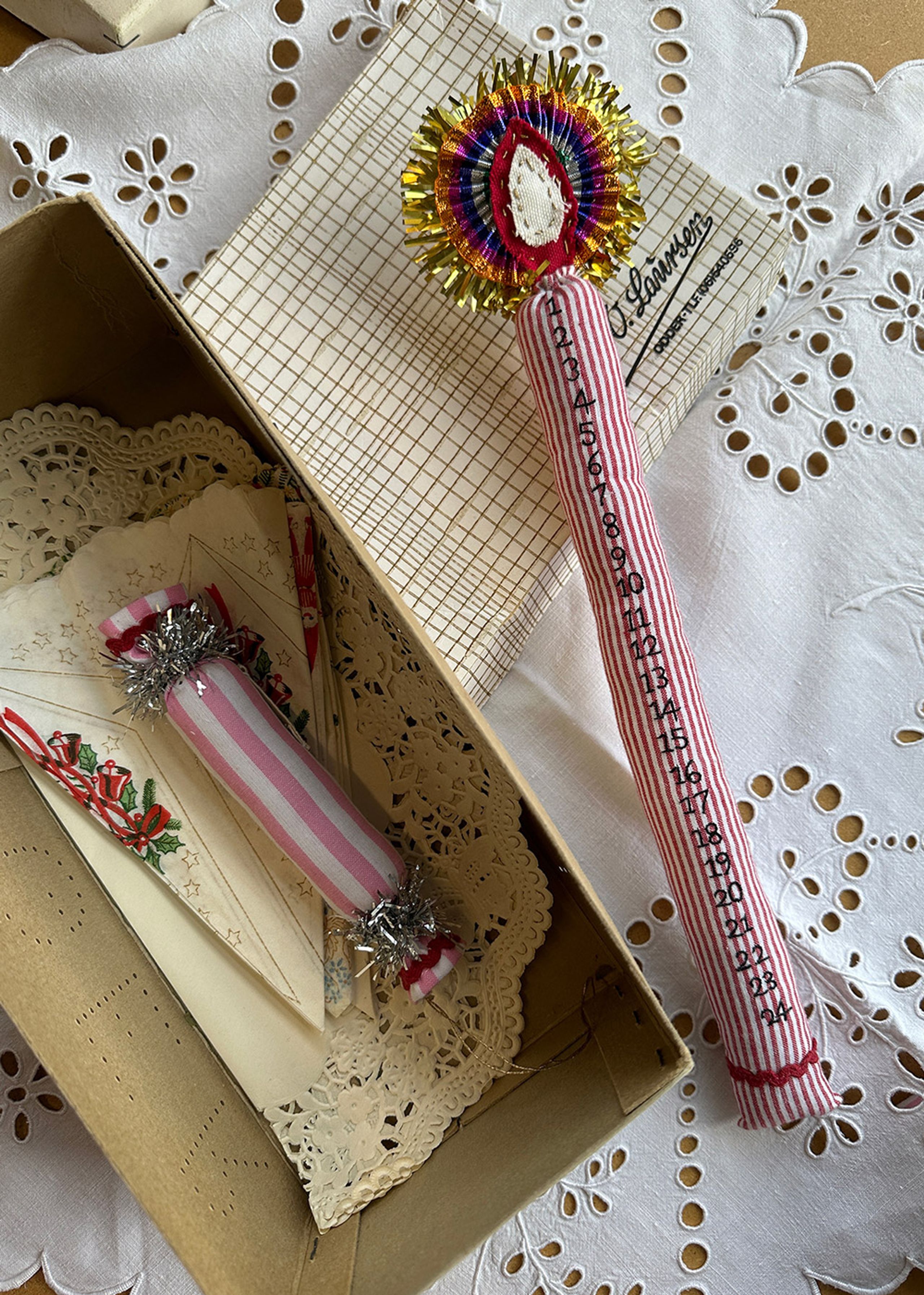 Sissel Edelbo - Christmas Ornaments - Calendar Light - Red Stripes