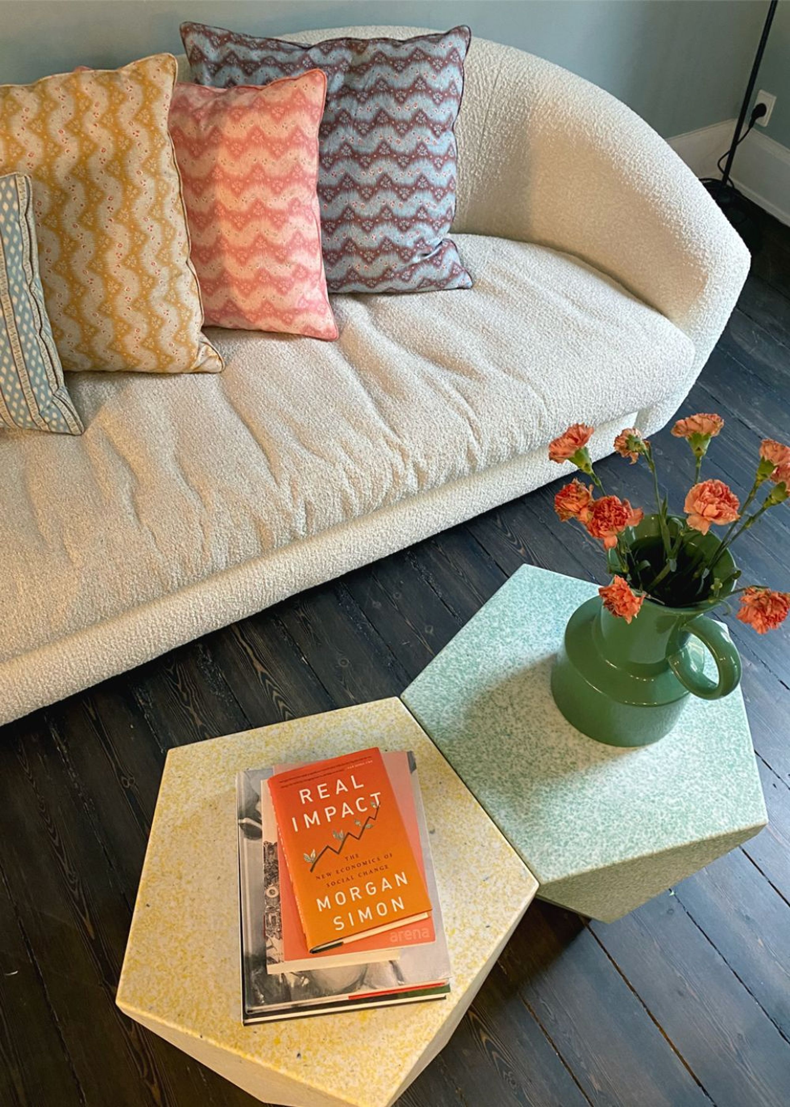 SMALLrevolution - Table - ANNIE TABLE - CANARY