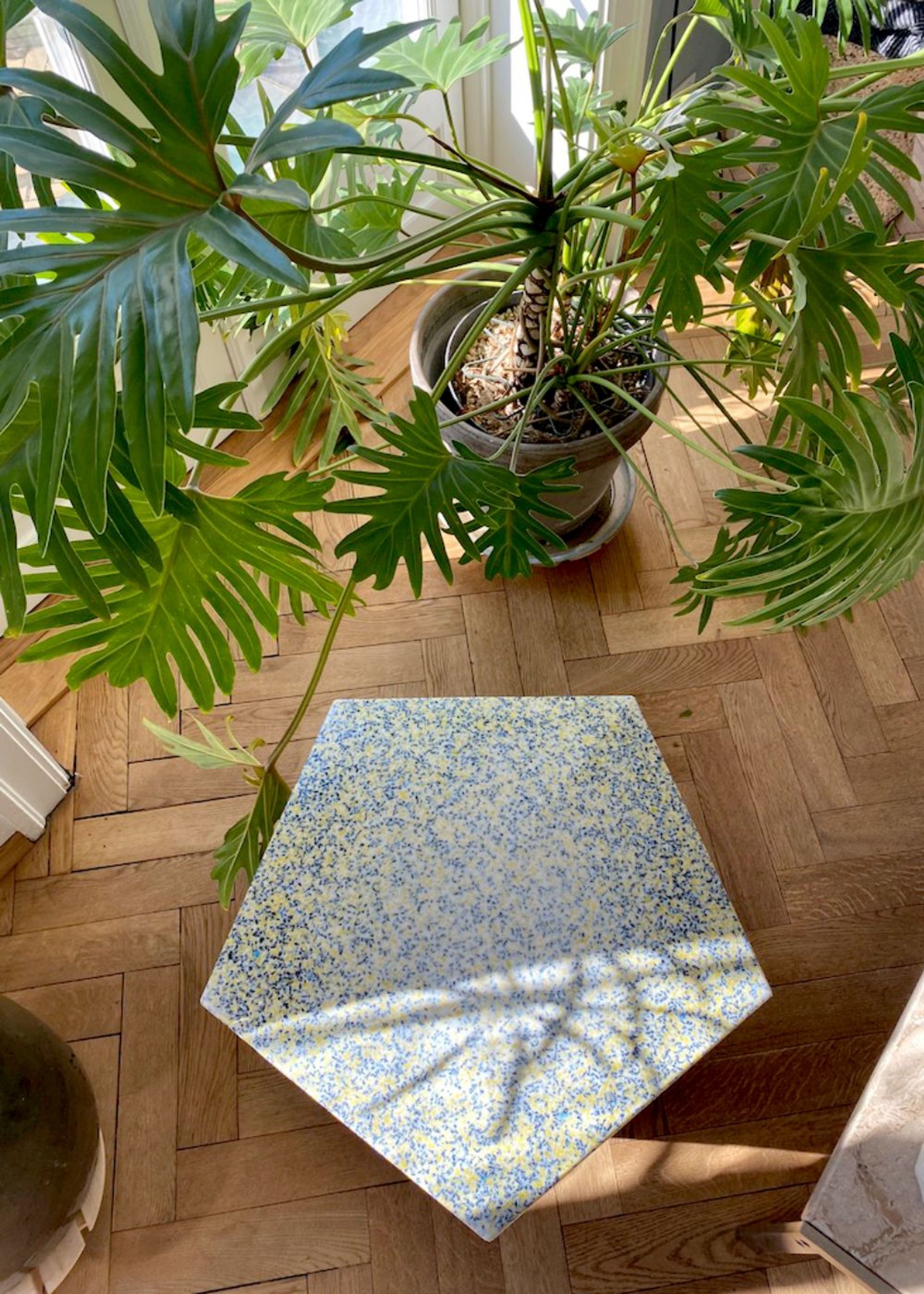 SMALLrevolution - Table - ANNIE TABLE - SESAME