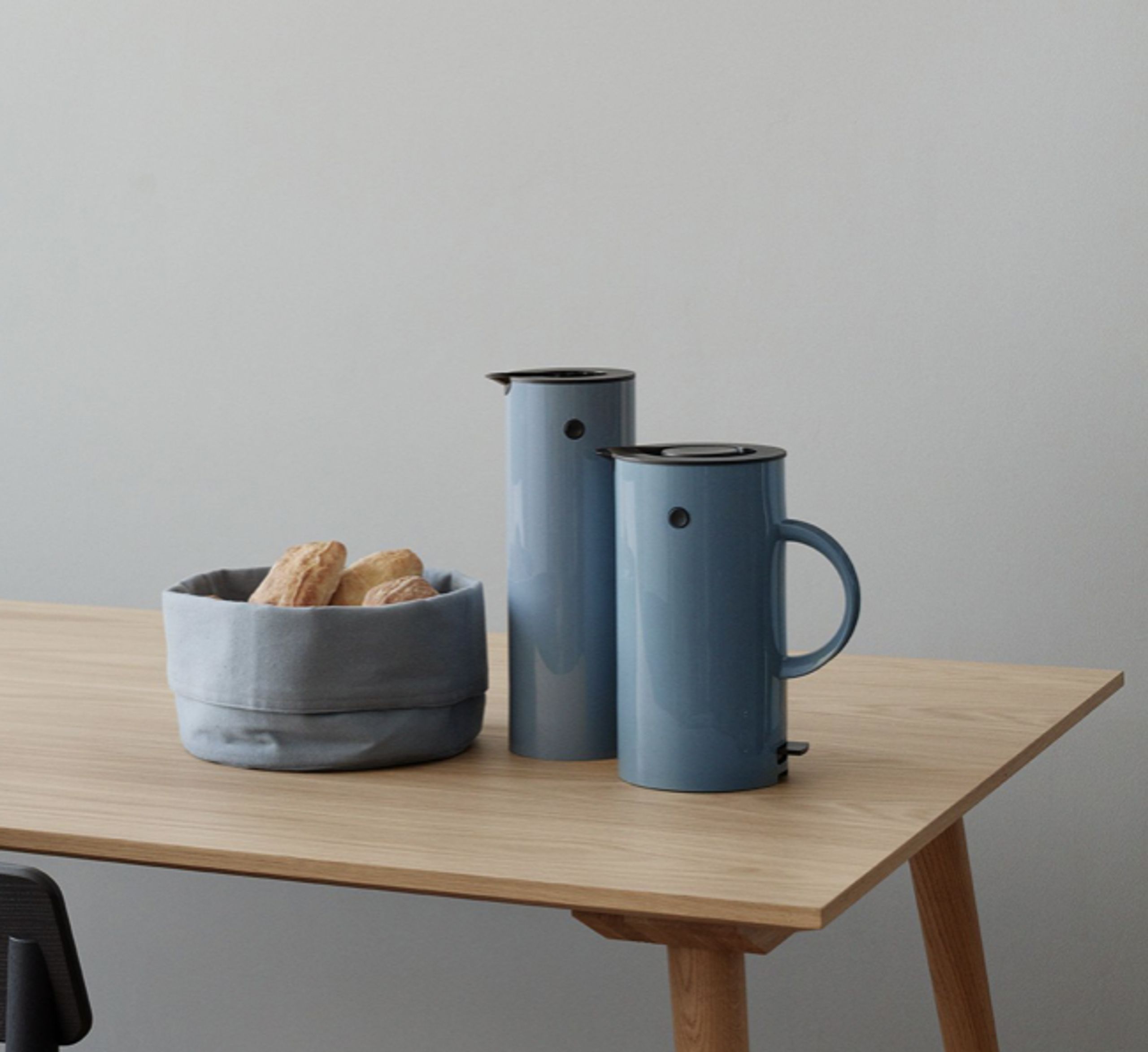 Stelton - Garrafa térmica - EM77 Vacuum Jug 1 L - Black