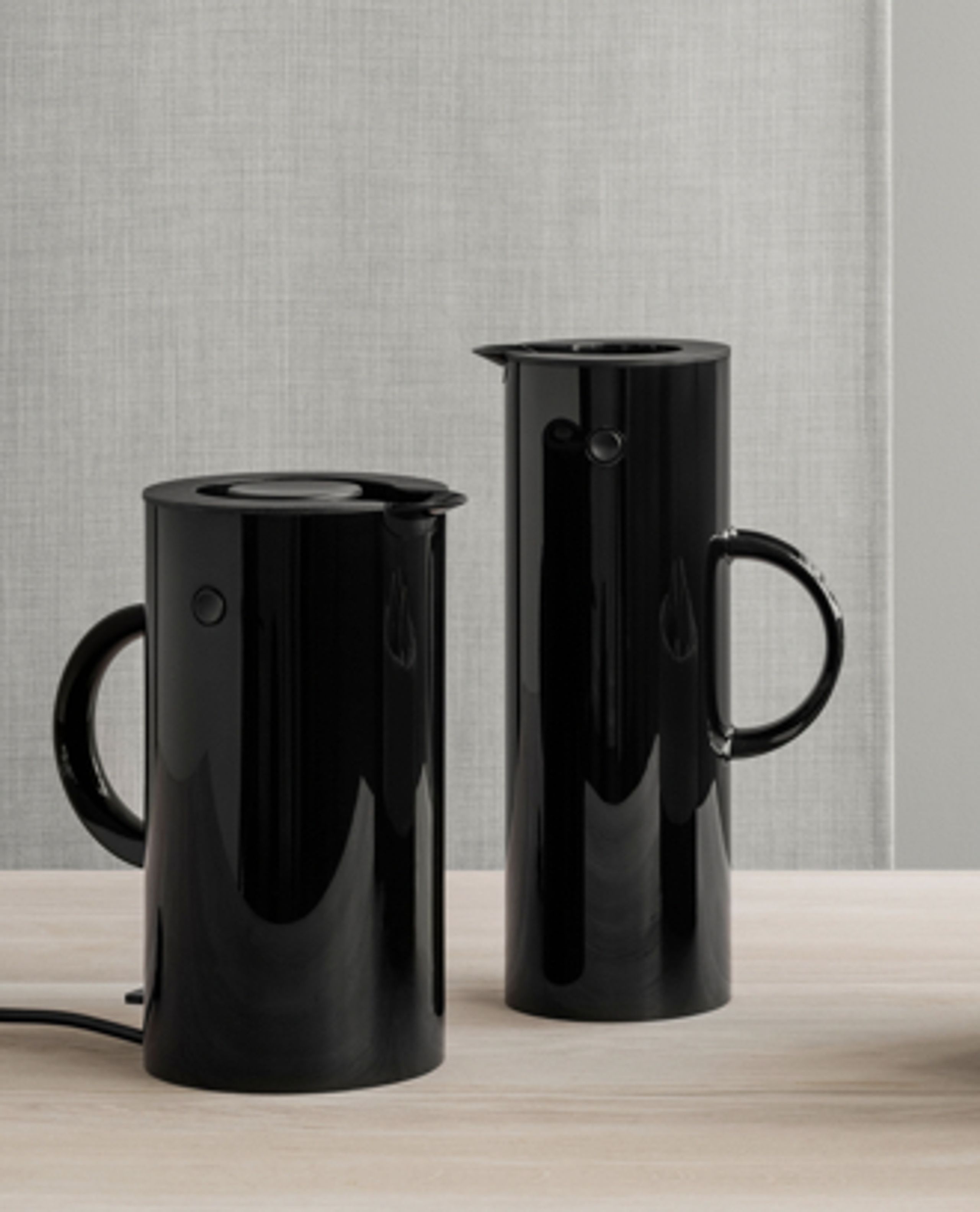 Stelton - Garrafa térmica - EM77 Vacuum Jug 1 L - Black