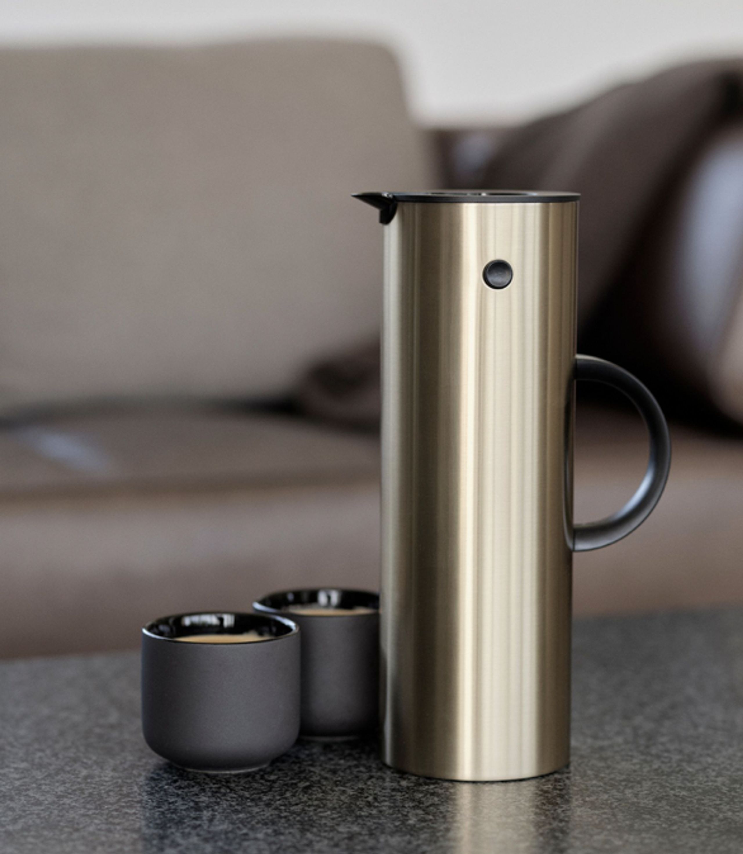 Stelton - Termoska - EM77 Vacuum Jug 1 L - Brushed Brass