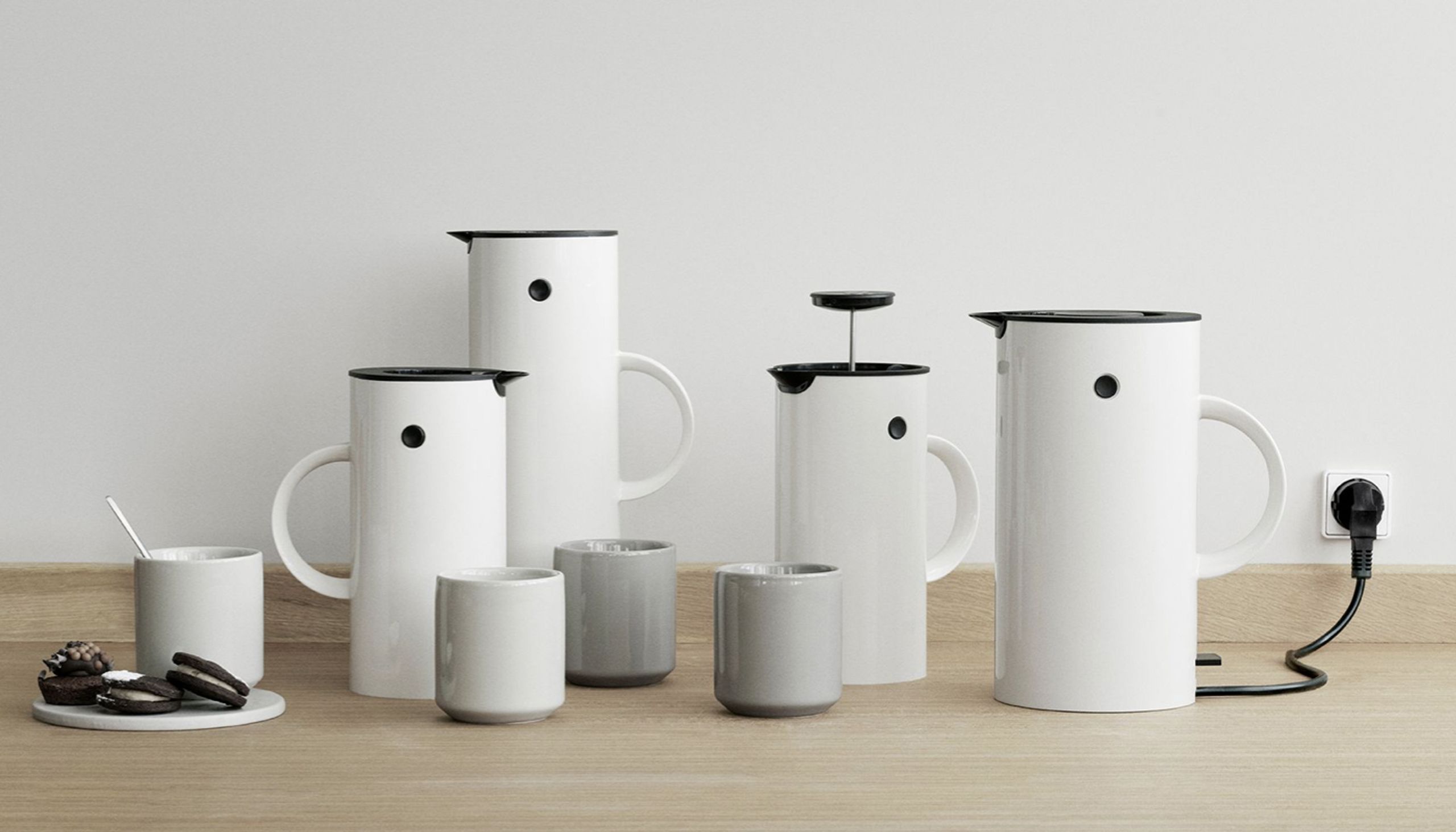 Stelton - Termoska - EM77 Vacuum Jug 1 L - Brushed Brass