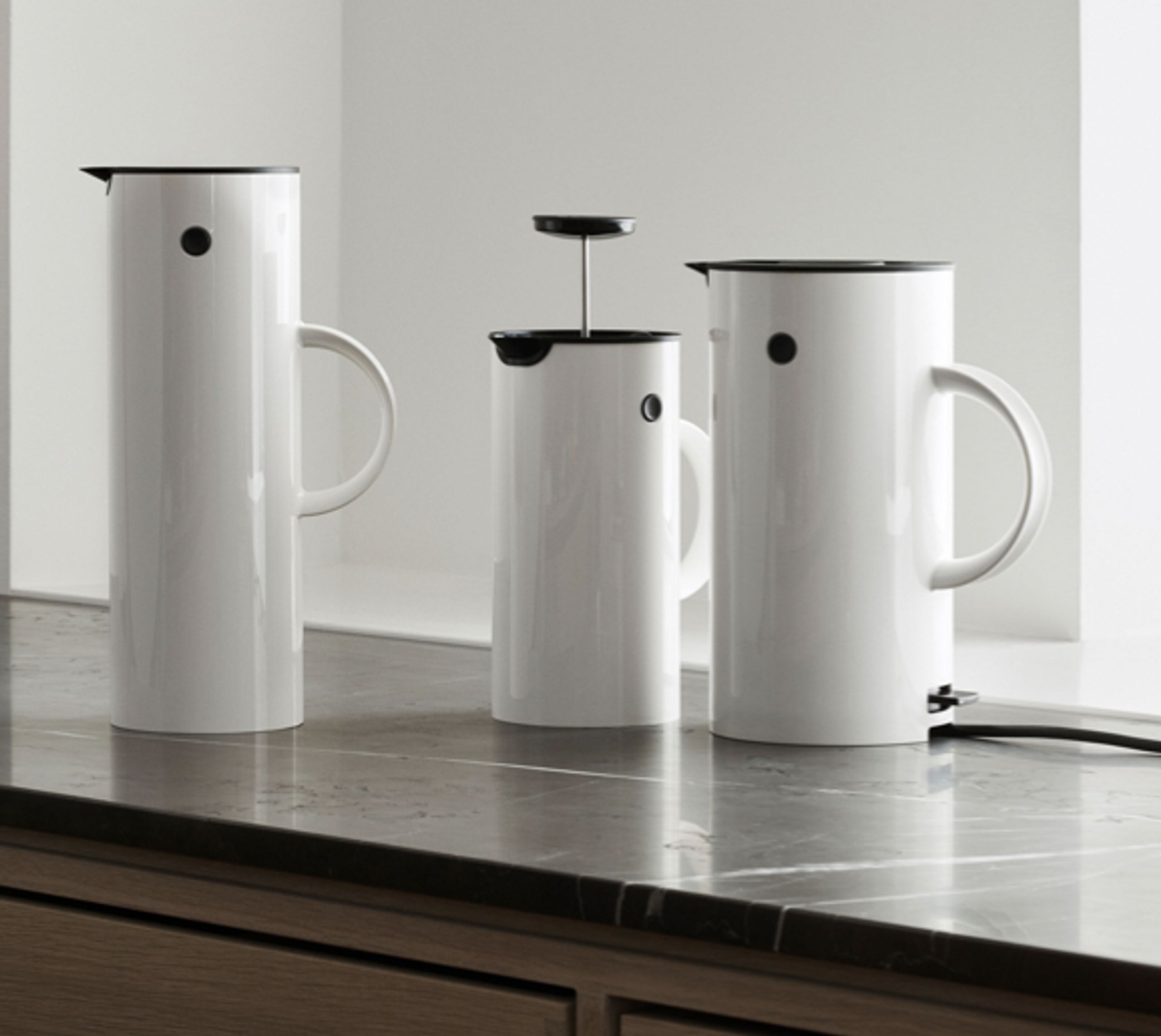 Stelton - Termoska - EM77 Vacuum Jug 1 L - Brushed Brass