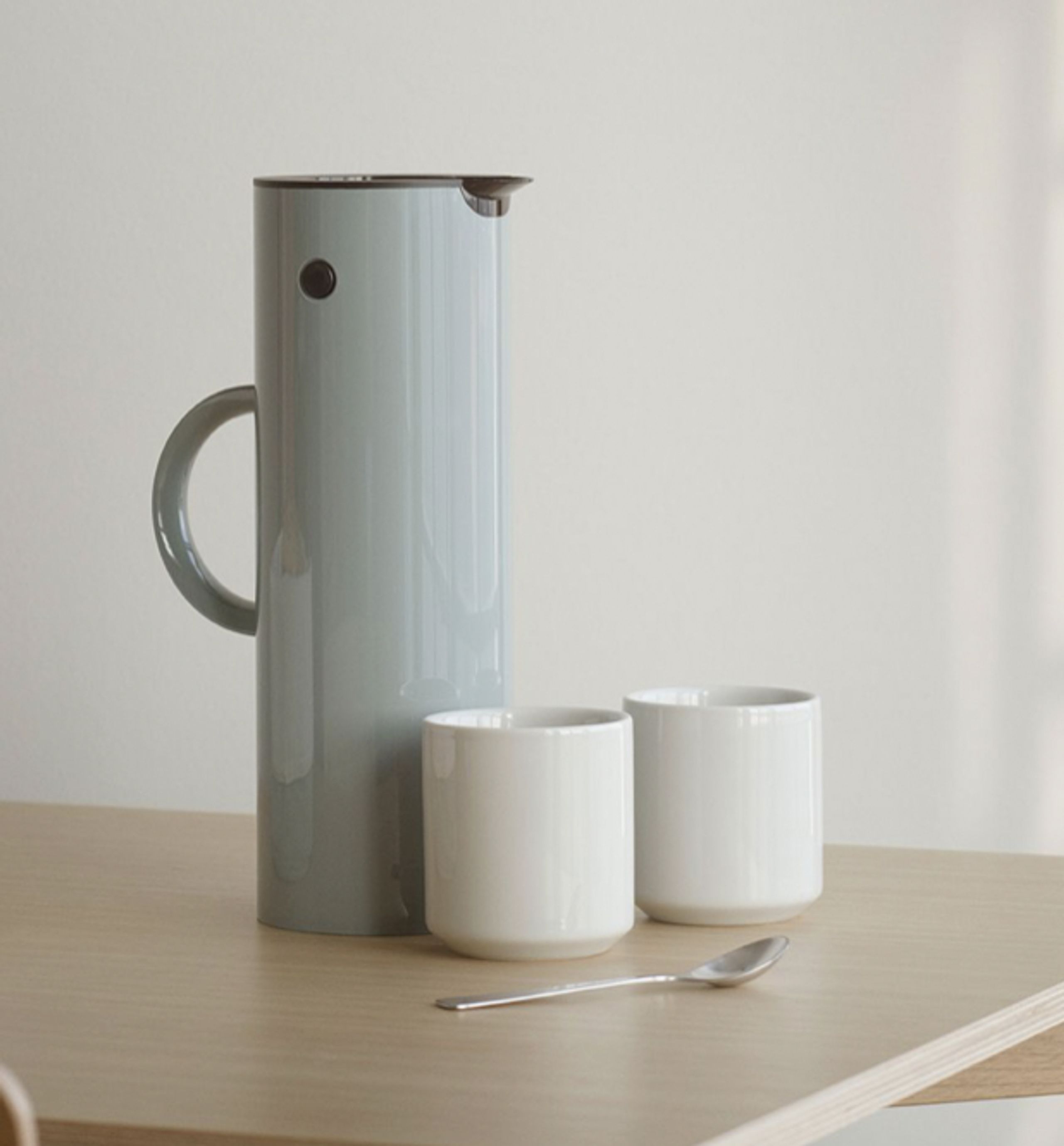 Stelton - Termoska - EM77 Vacuum Jug 1 L - Red