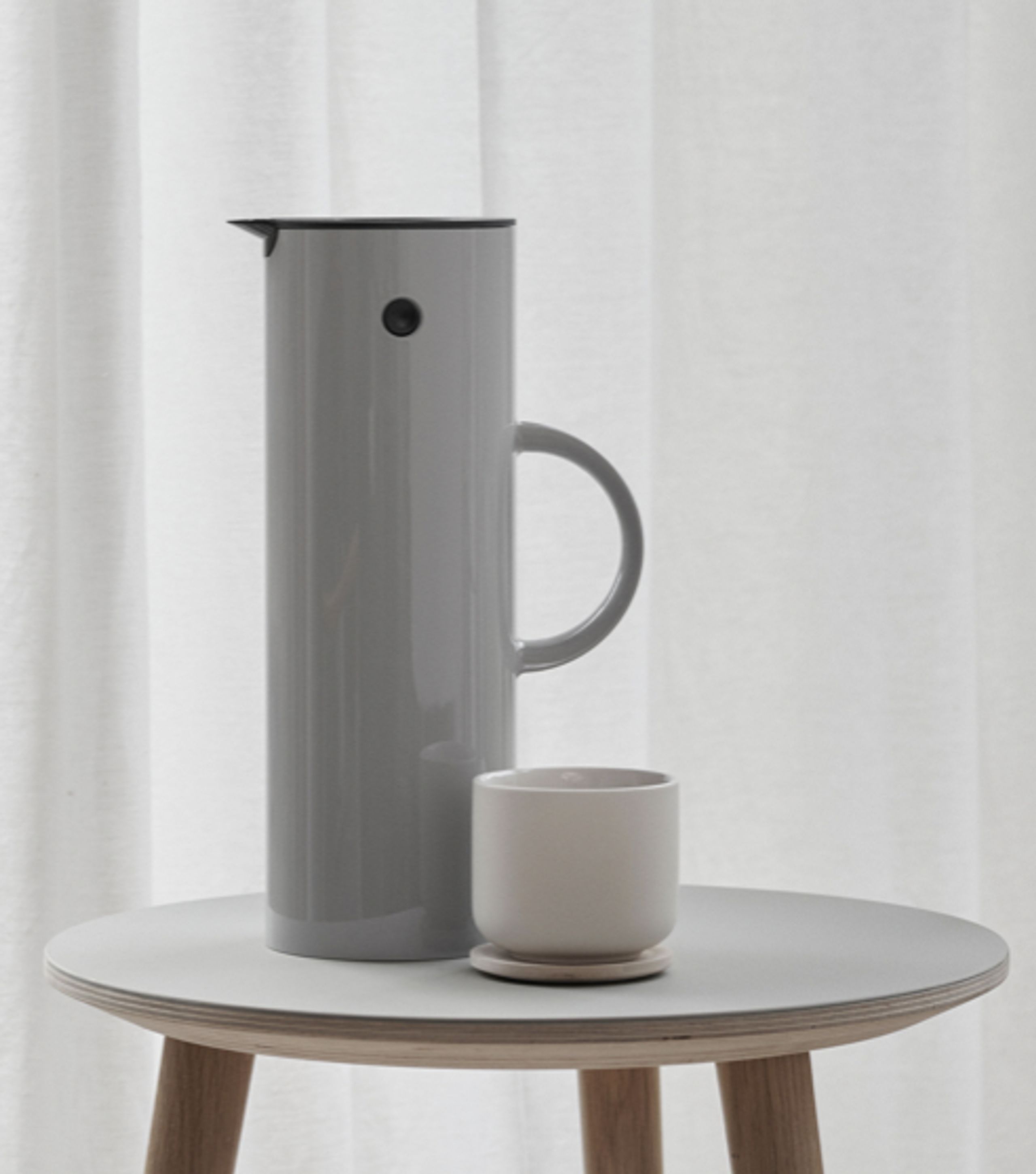 Stelton - Termoska - EM77 Vacuum Jug 1 L - Red