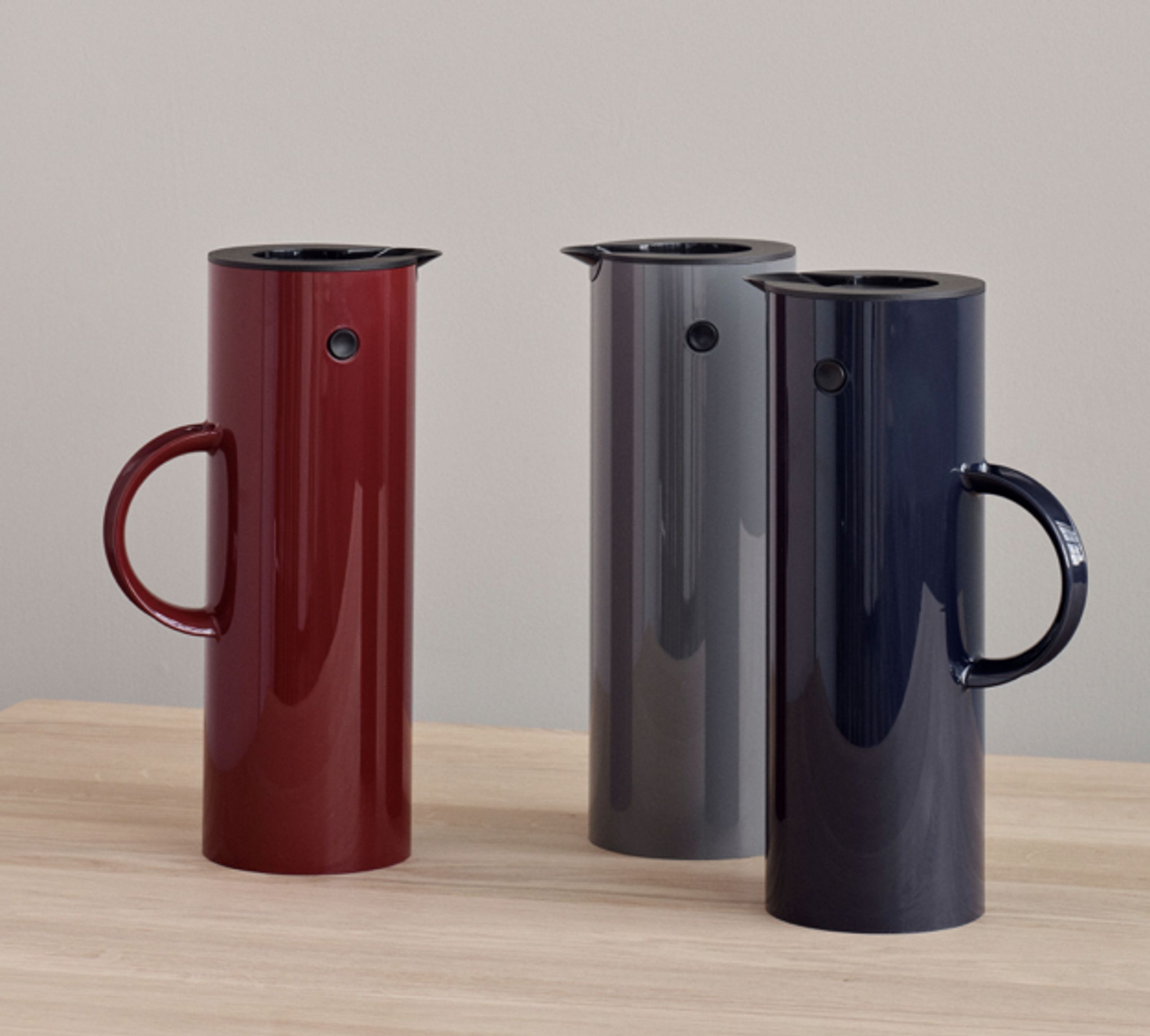 Stelton - Termoska - EM77 Vacuum Jug 1 L - Red
