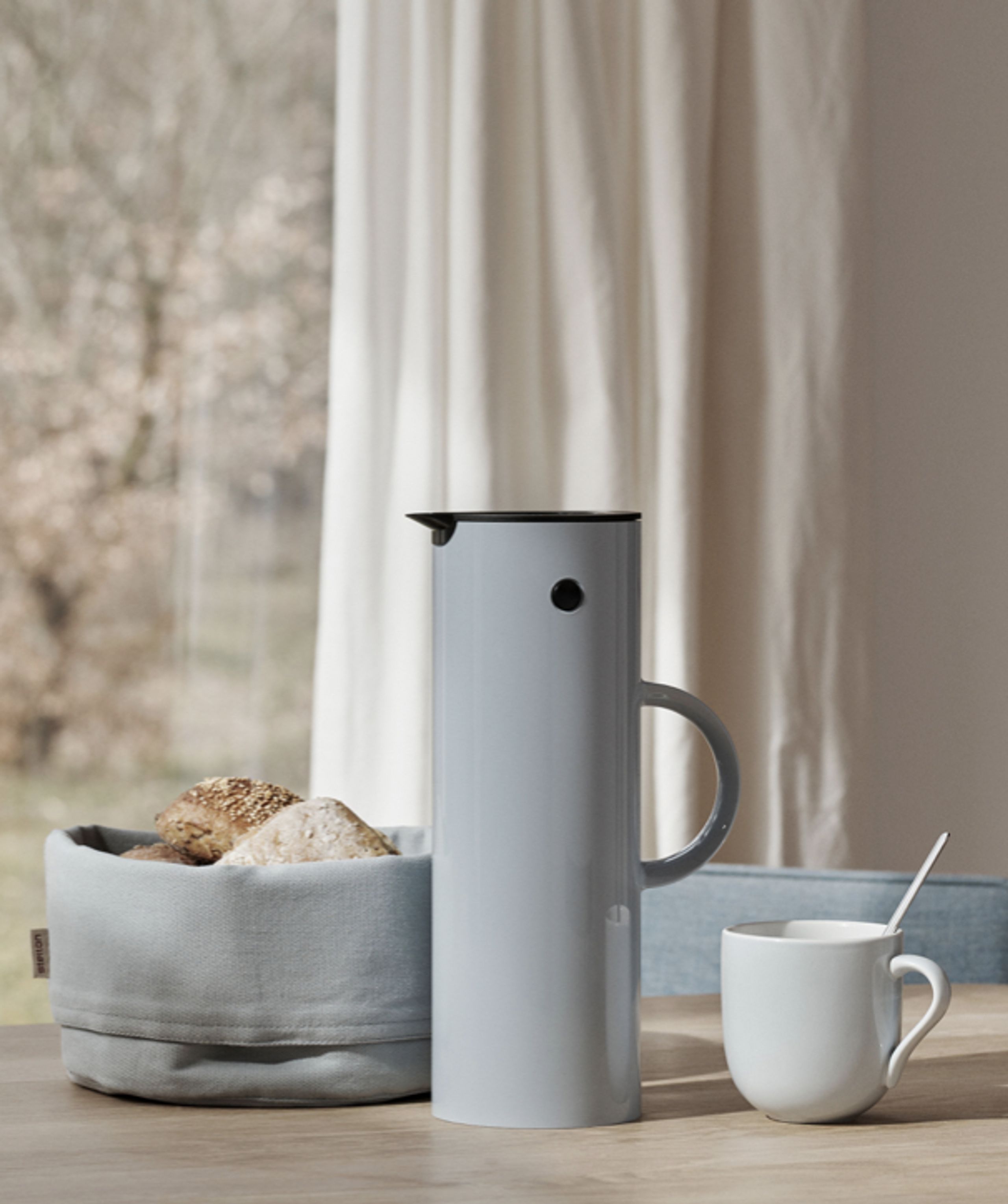 Stelton - Termoska - EM77 Vacuum Jug 1 L - Red