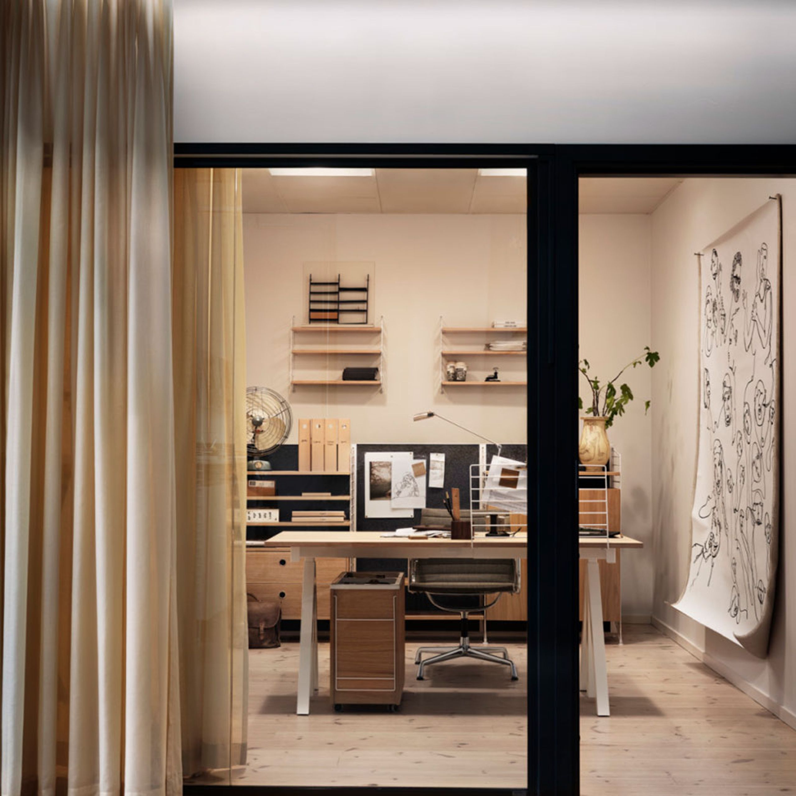 String Furniture - Sistema de estanterías - Workspace C - Ash / Beige