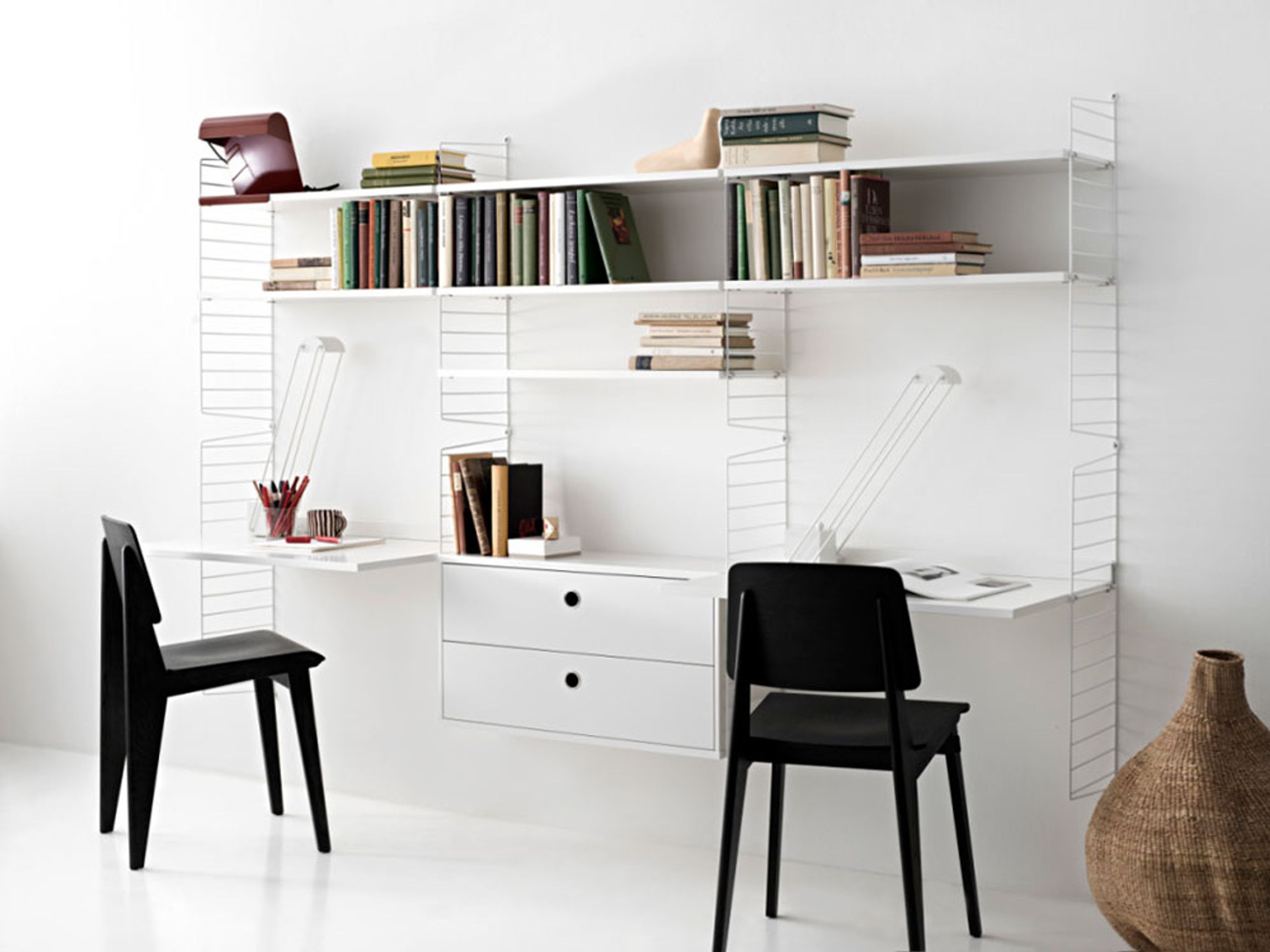String Furniture - Sistema de estanterías - Workspace F - Walnut / White