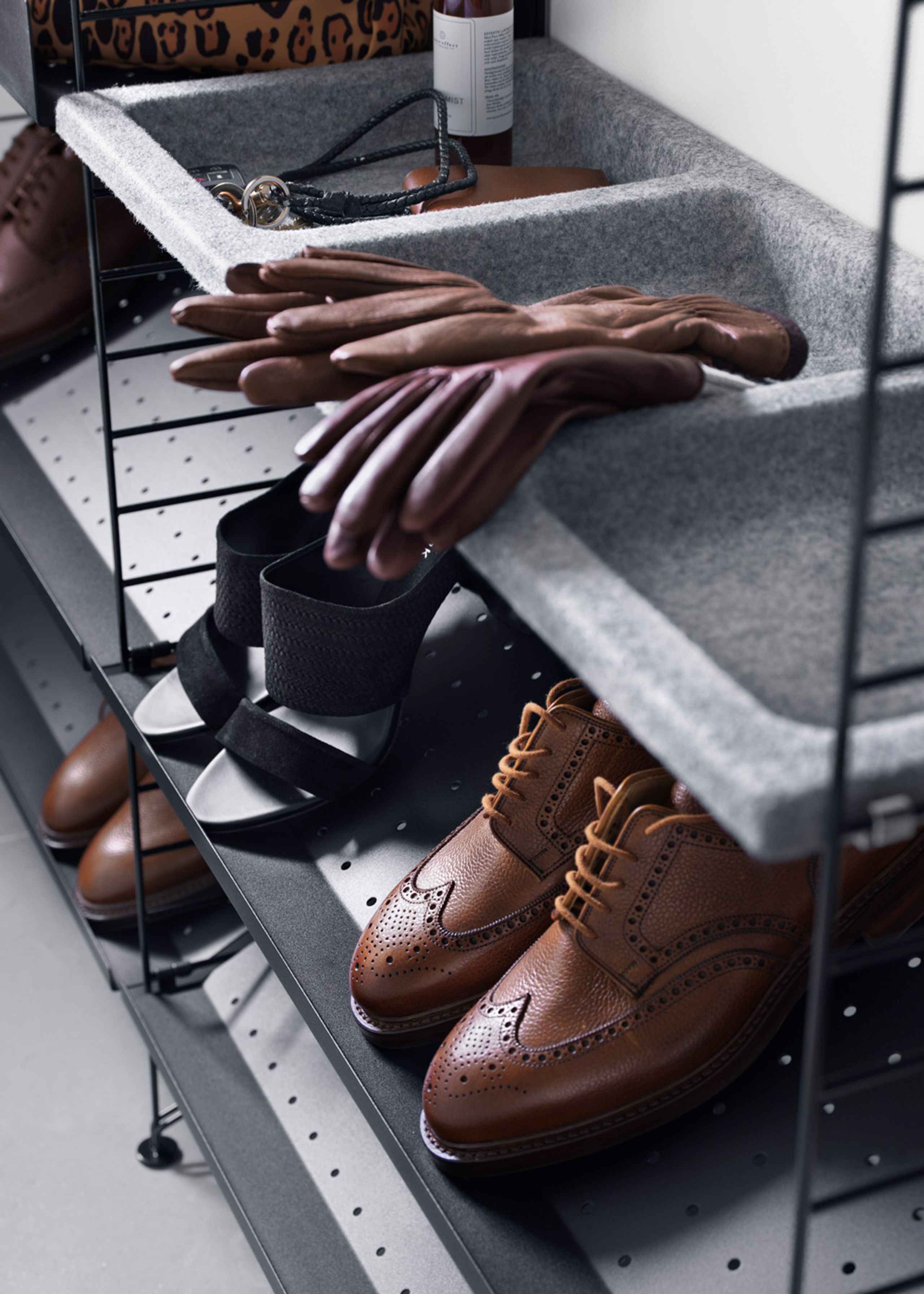 String - Shelf - Metal Shoe Shelf - Grey