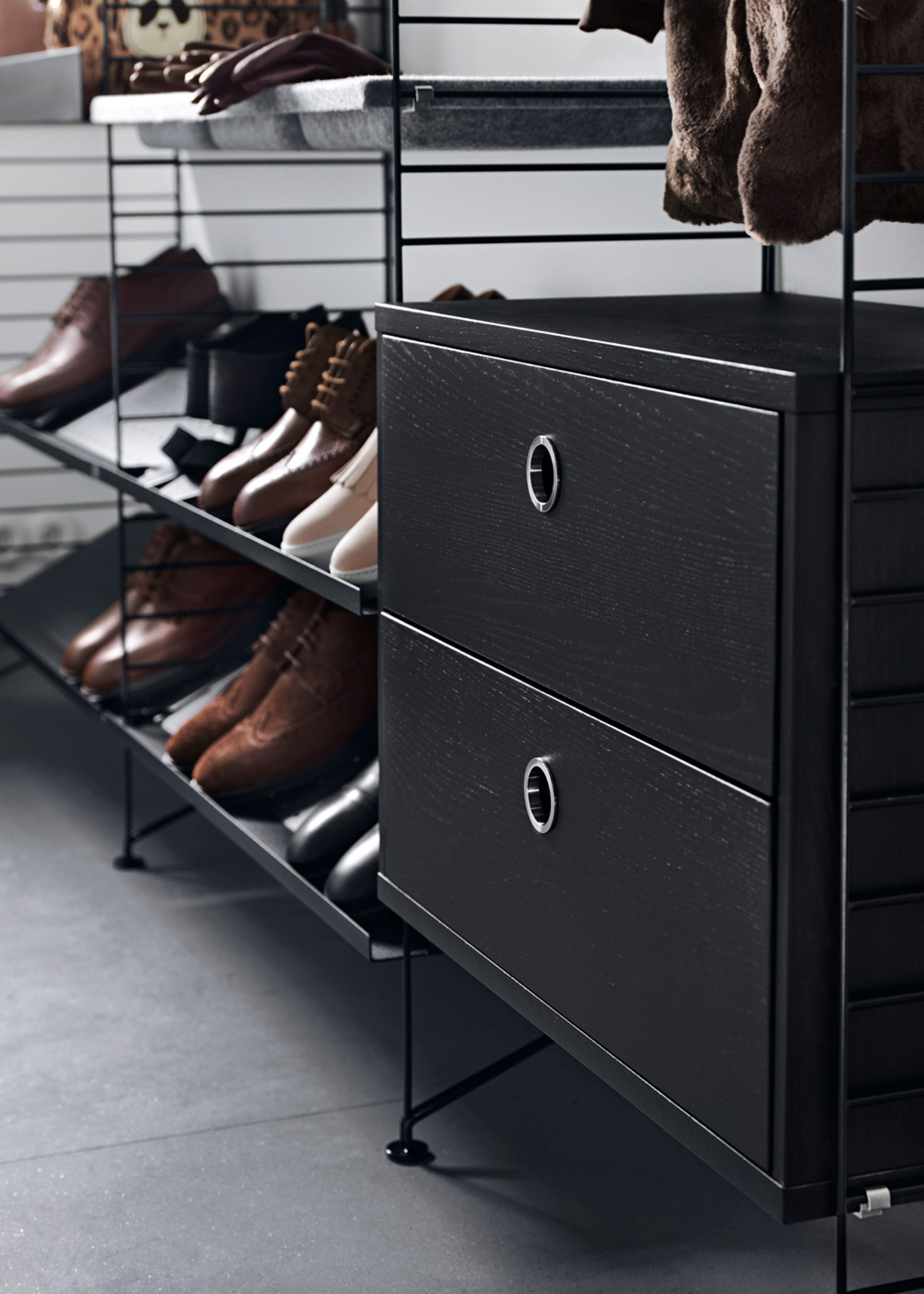 String - Shelf - Metal Shoe Shelf - Grey