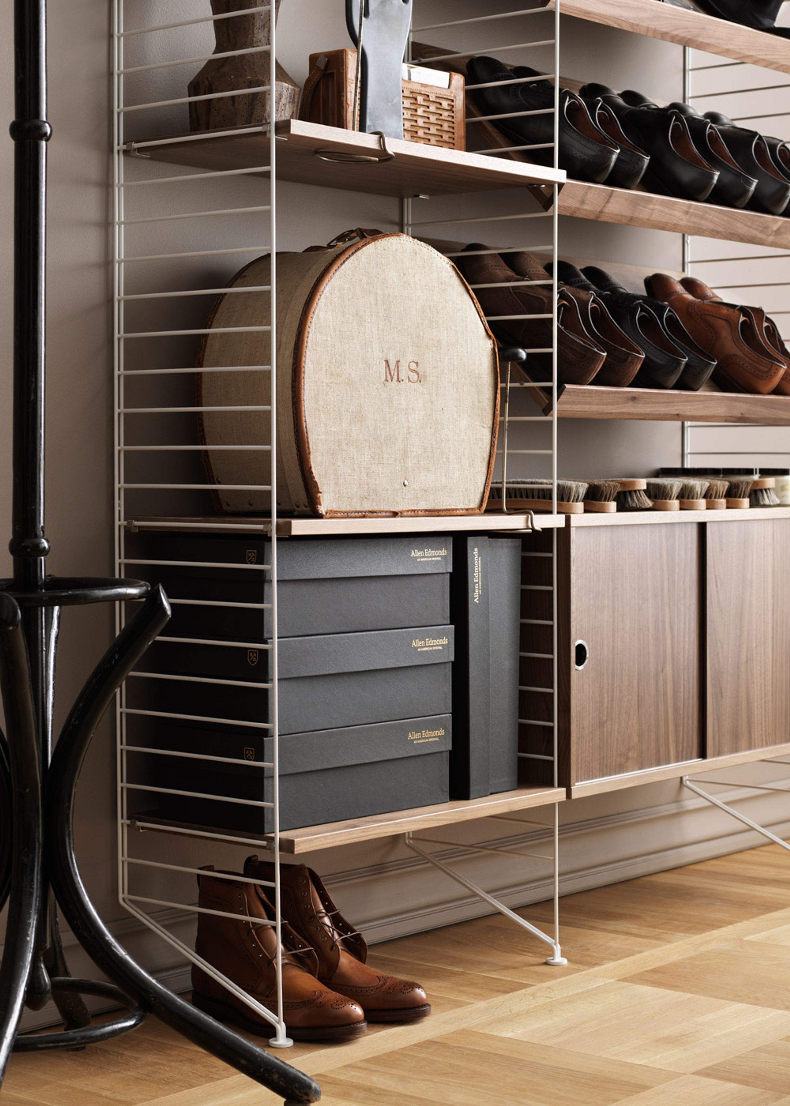 String - Skab - Cabinet w/ Sliding Doors - Large - Oak