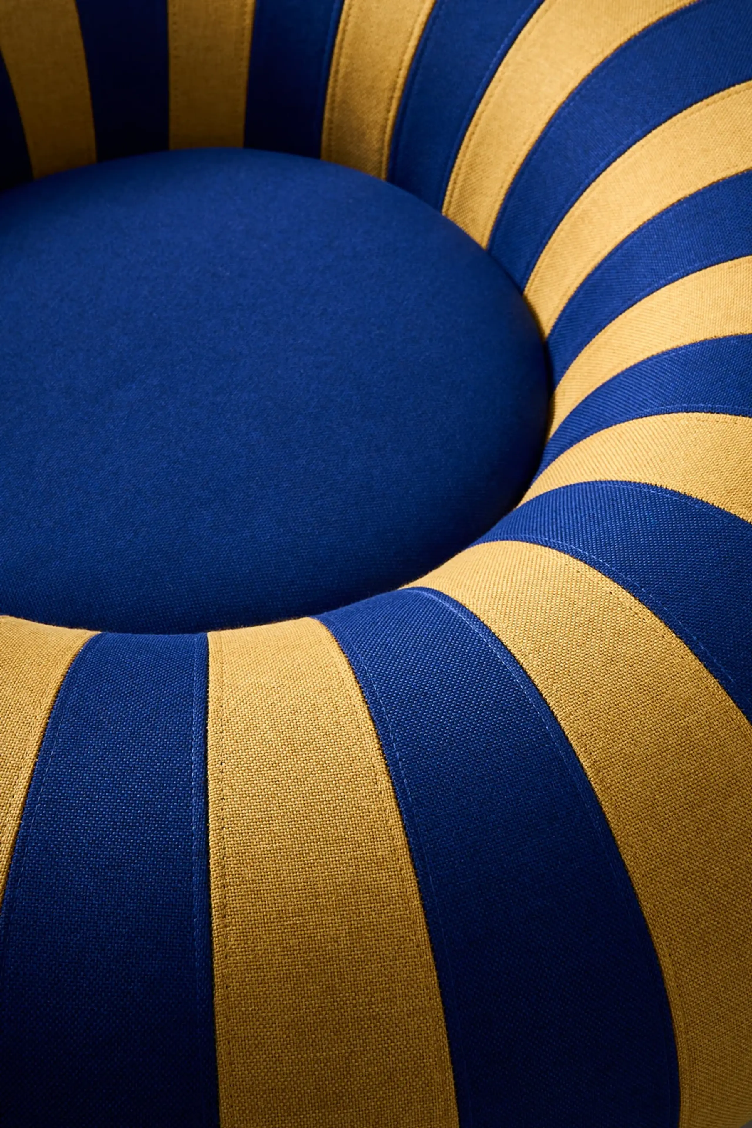 Studio About - Puf - Float / By Mikkel Lang Mikkelsen - Dark Blue/Ochre - Small