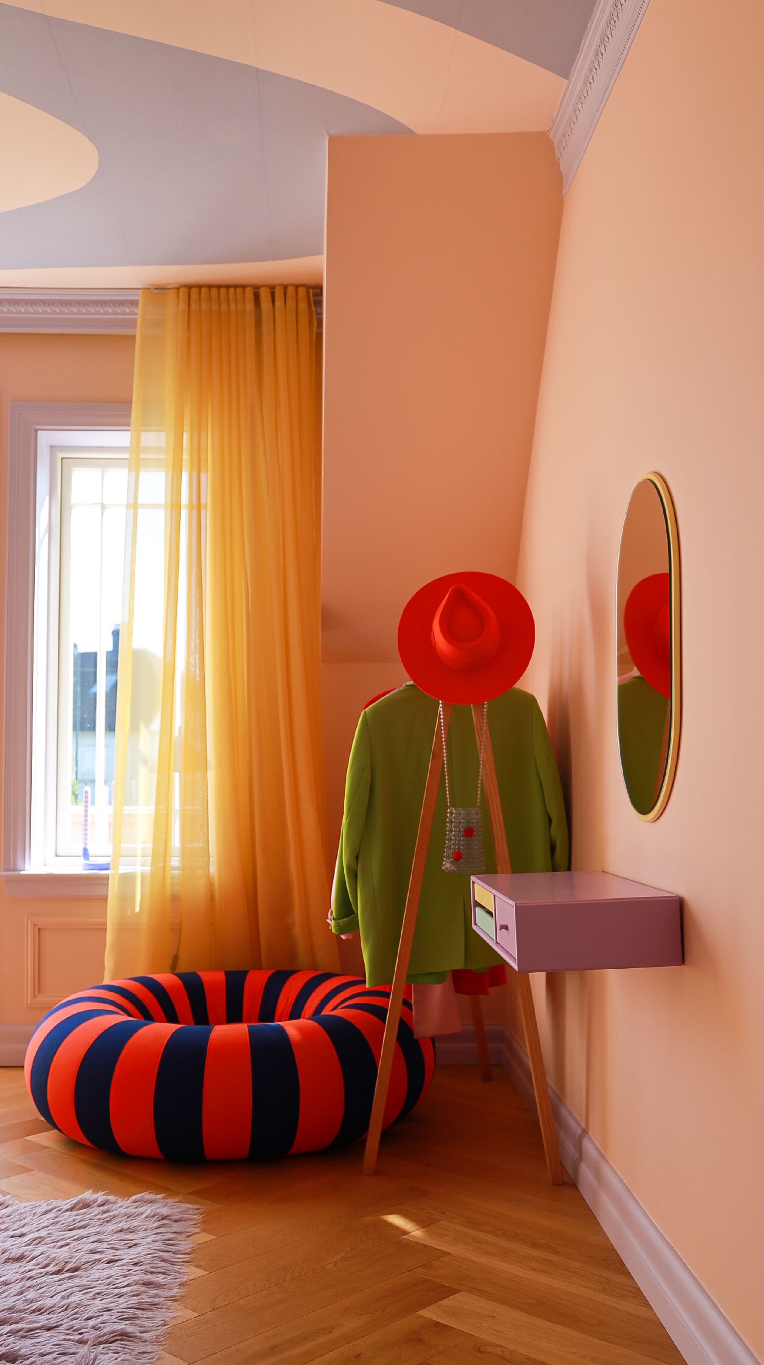 Studio About - Puf - Float / By Mikkel Lang Mikkelsen - Dark Blue/Red - Large