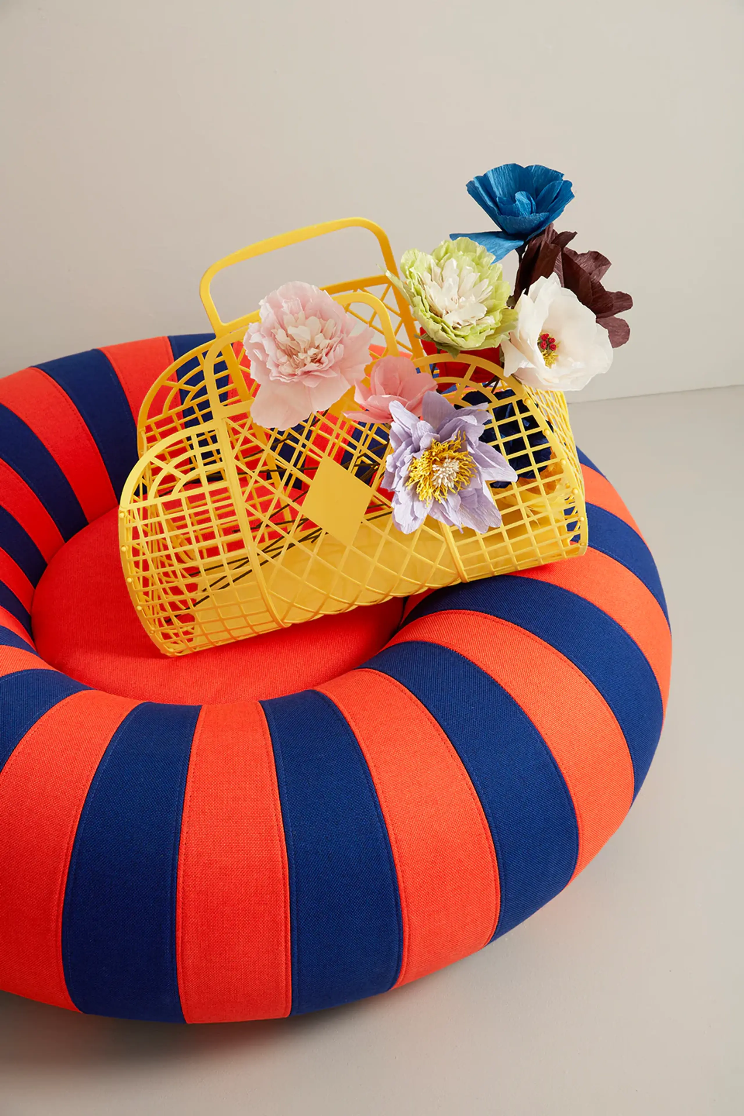 Studio About - Puf - Float / By Mikkel Lang Mikkelsen - Dark Blue/Red - Large