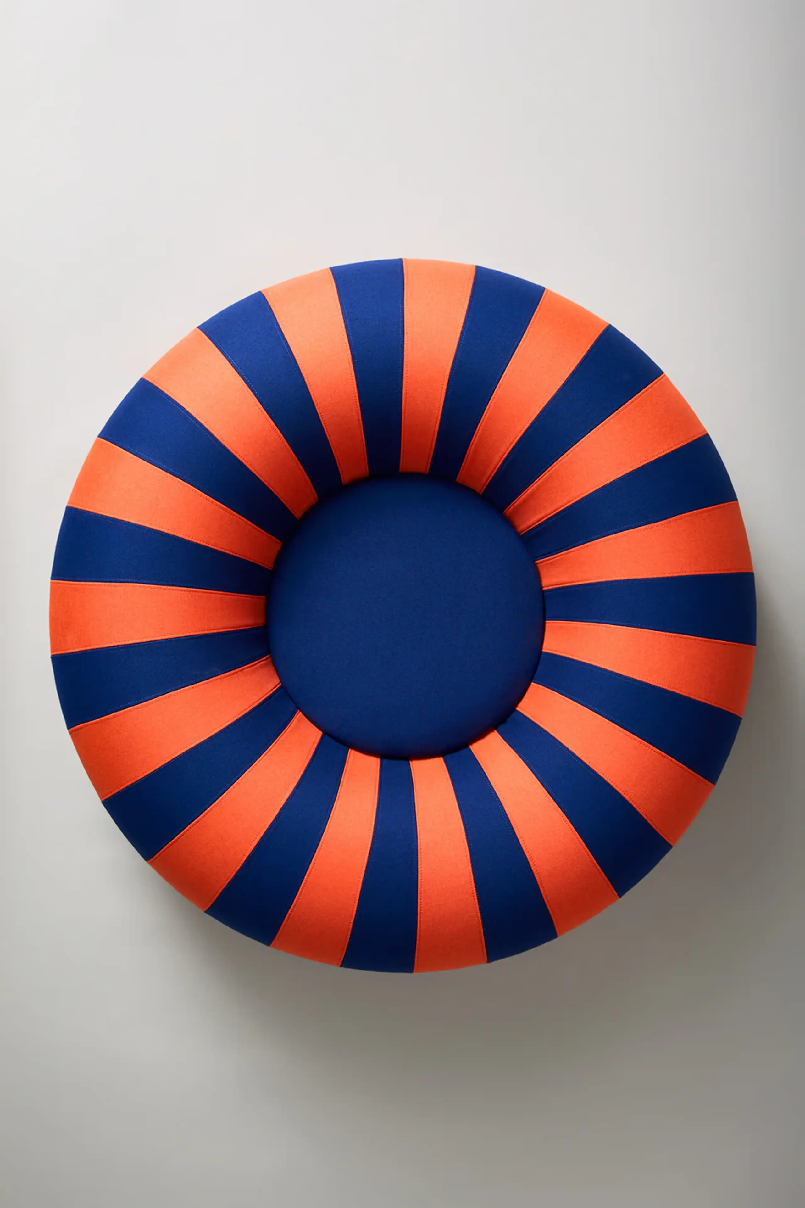 Studio About - Puf - Float / By Mikkel Lang Mikkelsen - Dark Blue/Red - Large