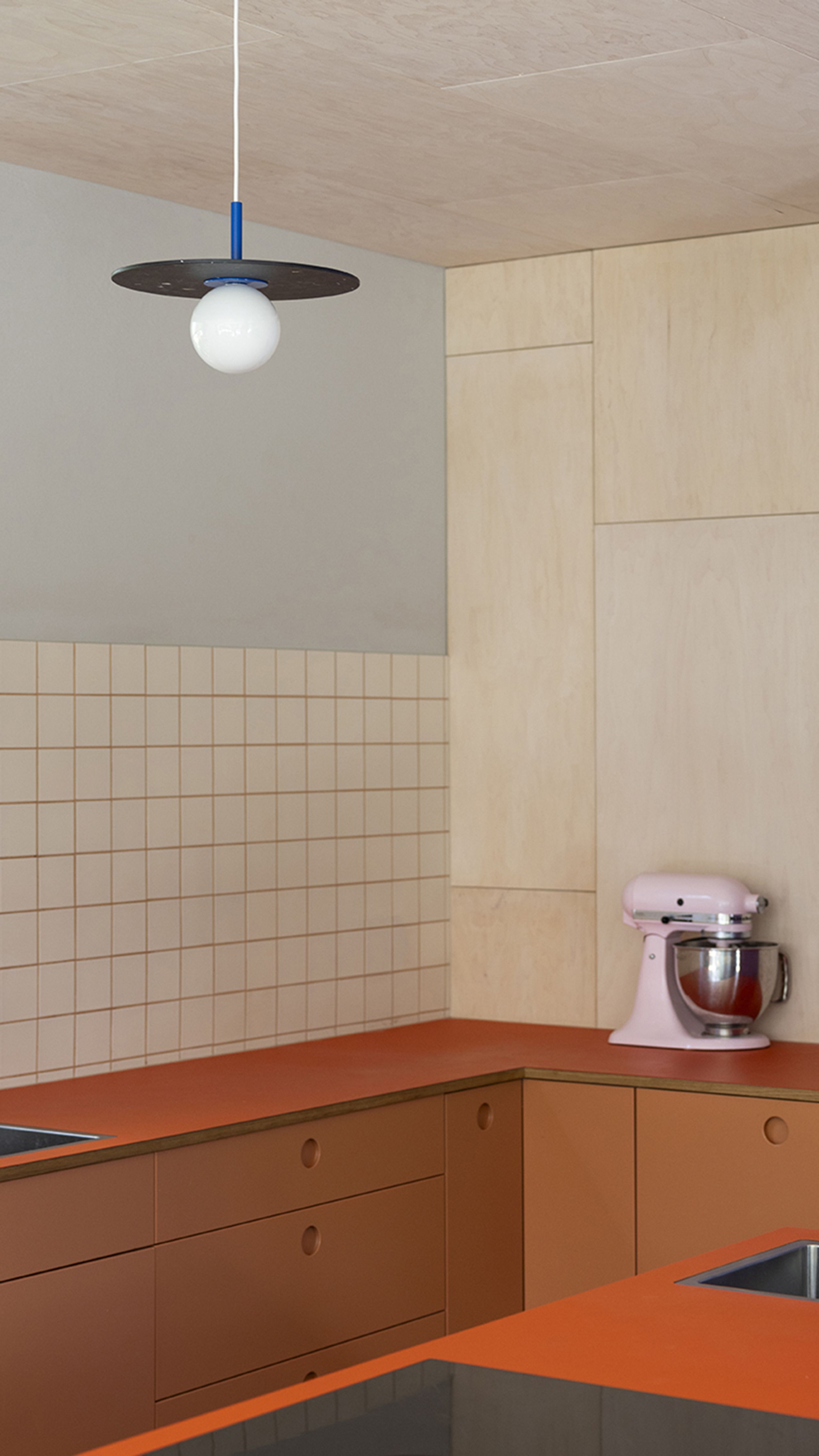 Swedish Ninja - Pendant Lamp - PLUTO LITTLE Charcoal Black - Bubblegum Pink