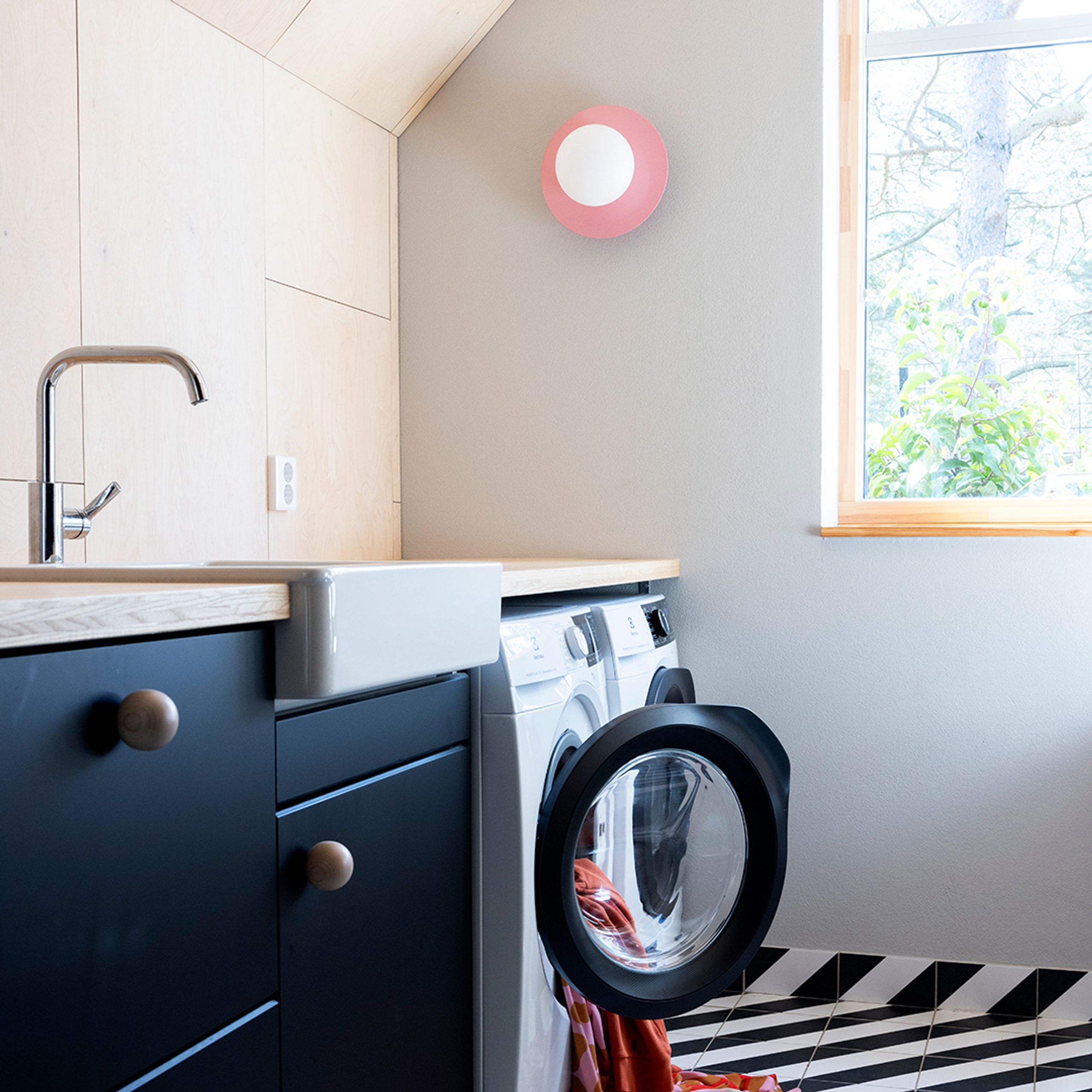 Swedish Ninja - Wall lamp - Candy Little Circle 360 S - Bubblegum Pink