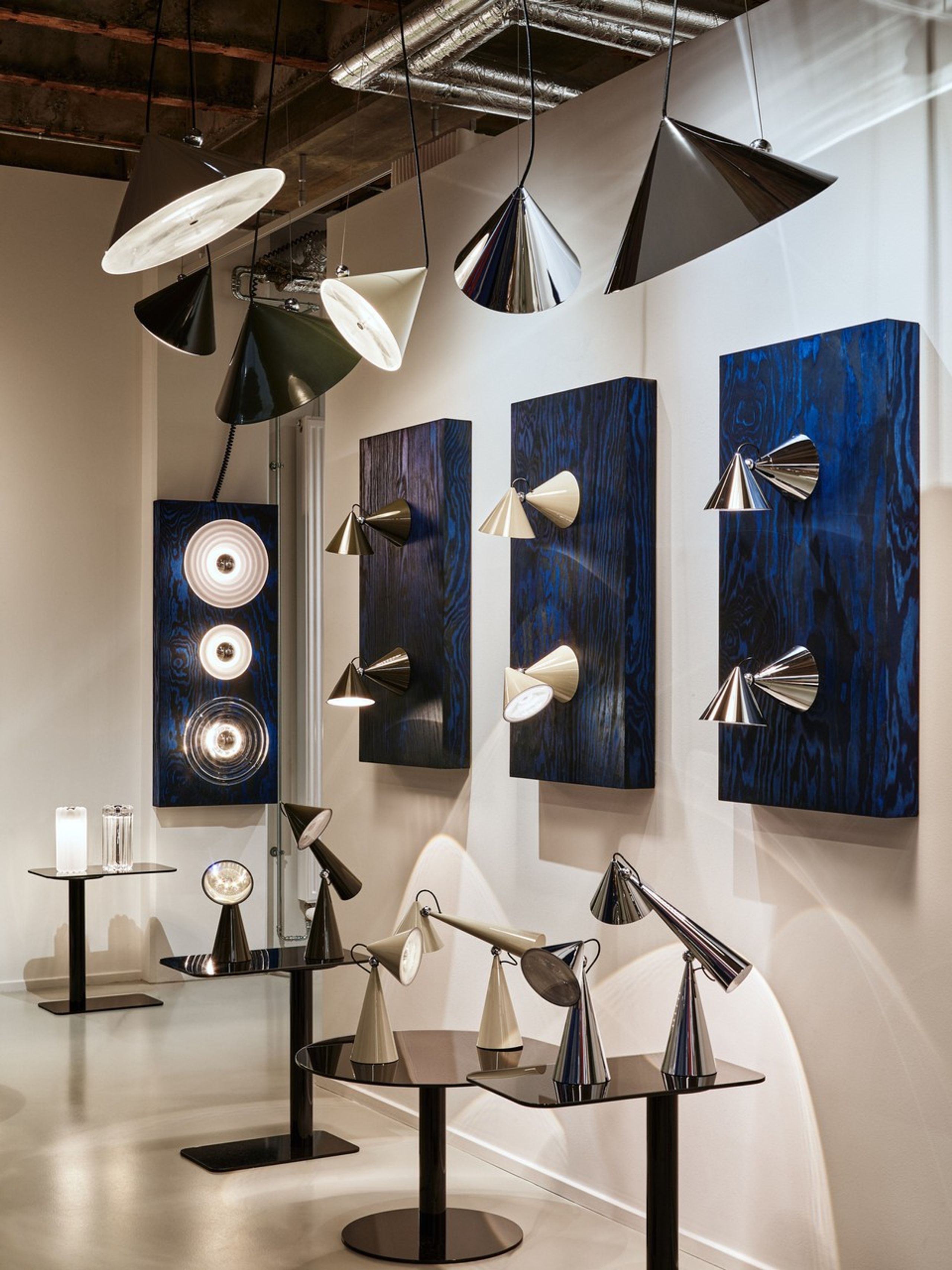 Tom Dixon - Table Lamp - Pose Task Light - Gloss Indigo