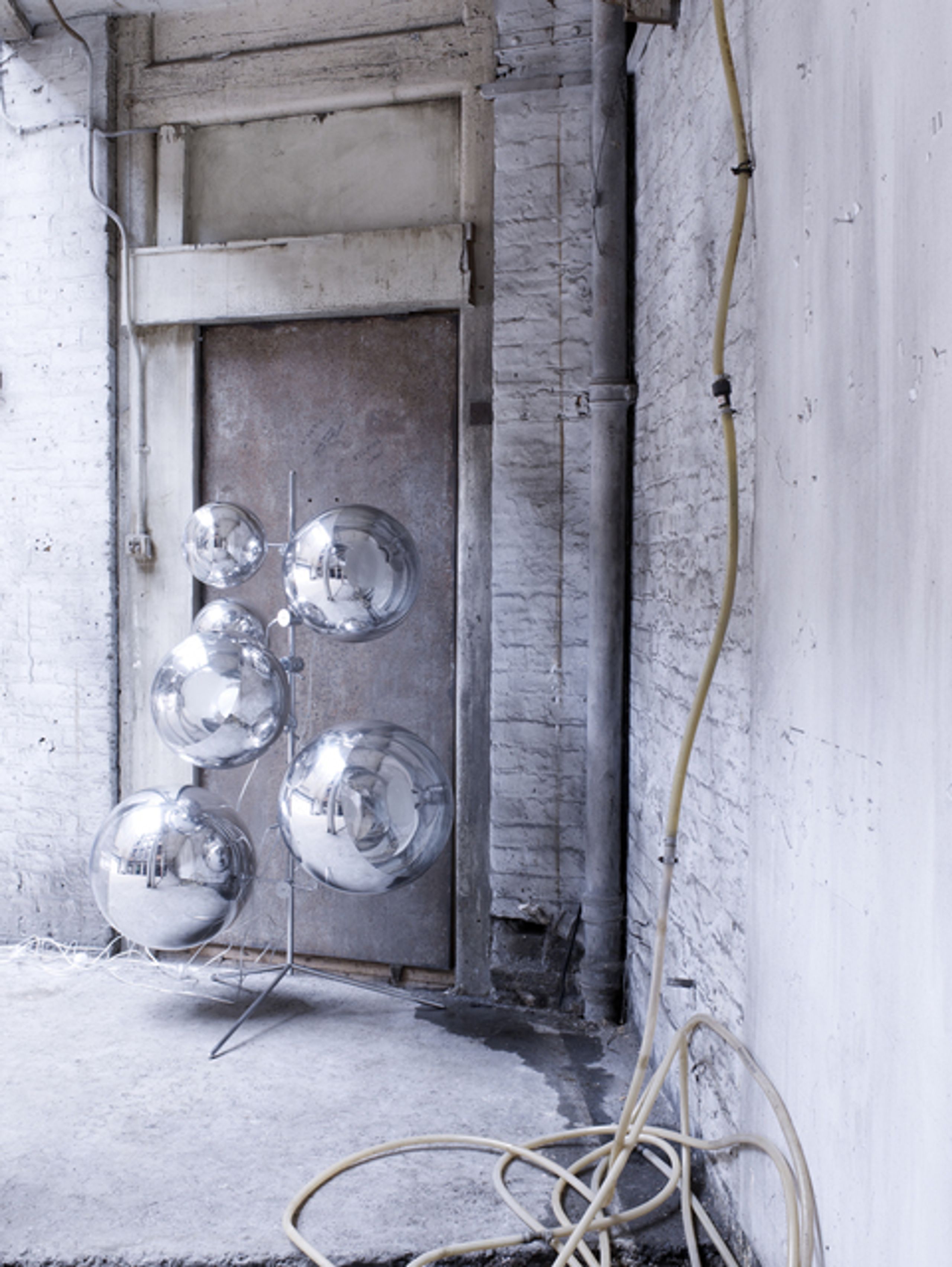 Tom Dixon - Floor lamp - Mirror Ball Floor Chandelier Led - Polished Gold