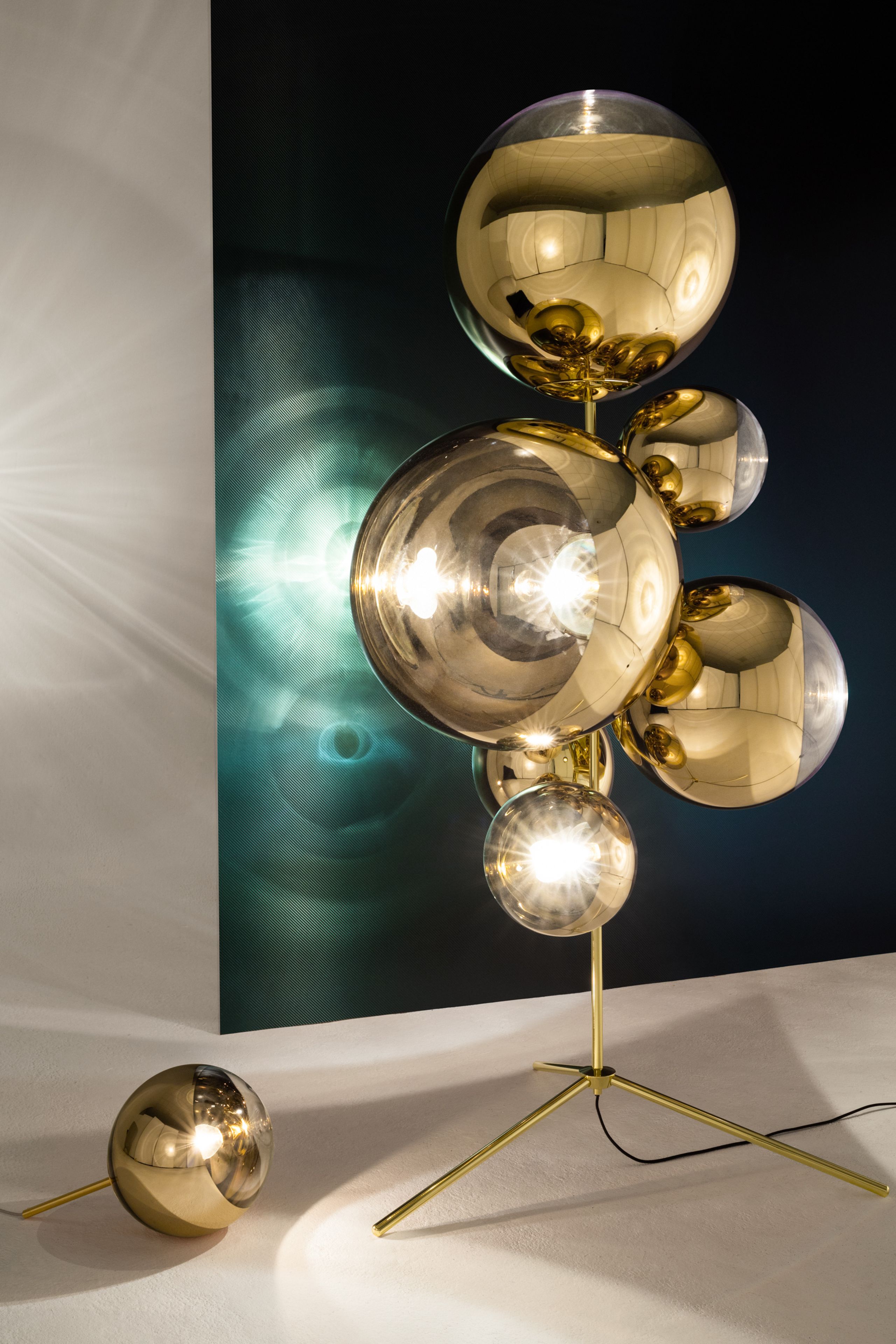 Tom Dixon - Floor lamp - Mirror Ball Floor Chandelier Led - Polished Gold