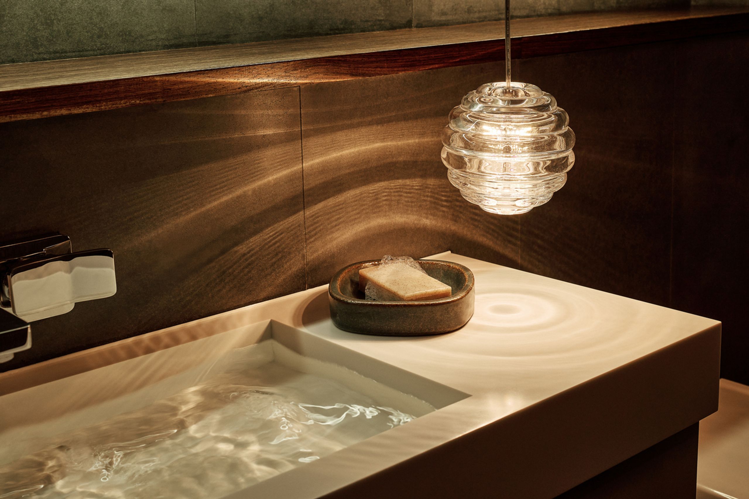 Tom Dixon - Pendulum - Press Pendant Mini Sphere LED - Gloss Clear