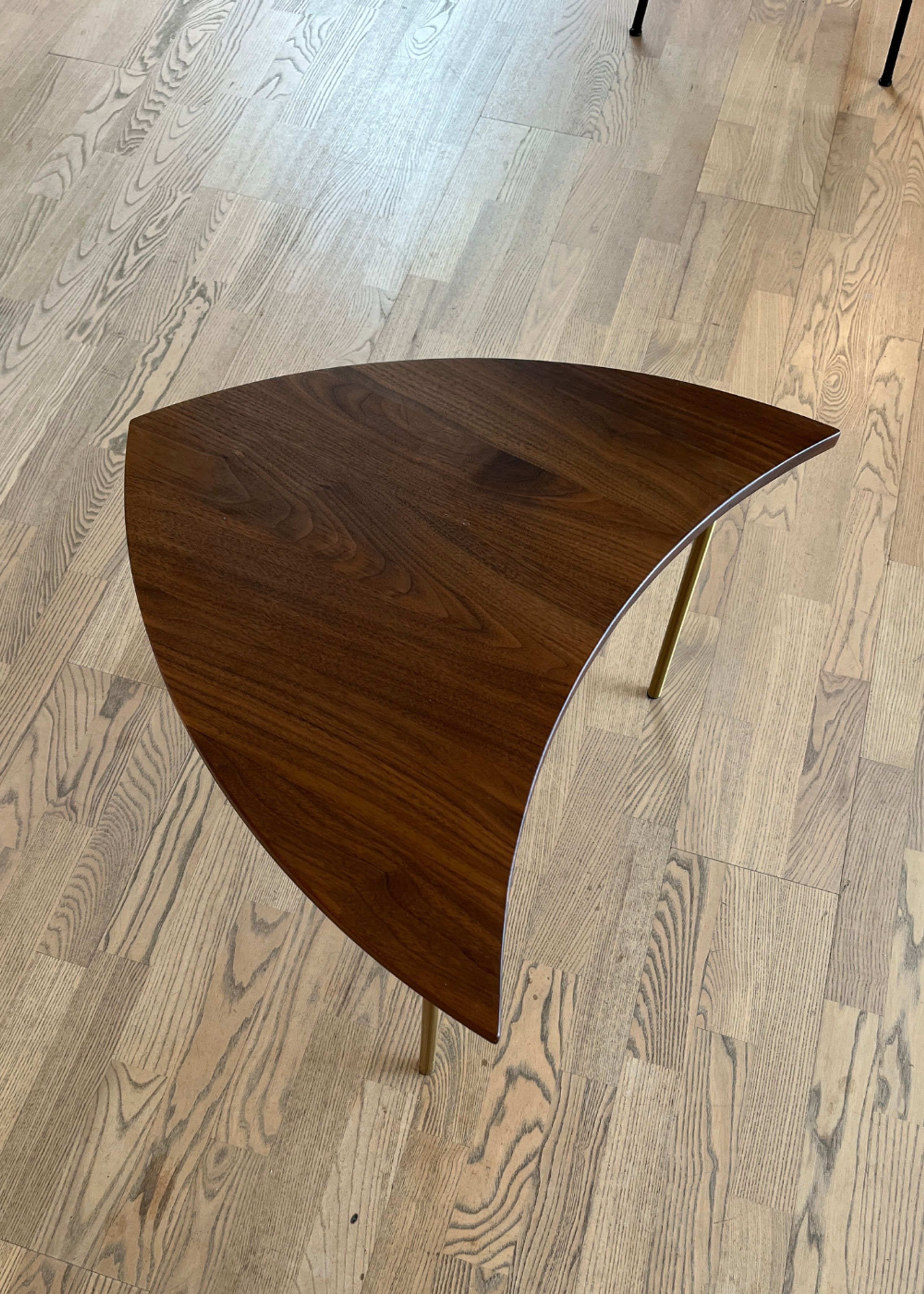 &tradition - Coffee Table - Pinwheel - HM7 - Walnut - Exhibition Model