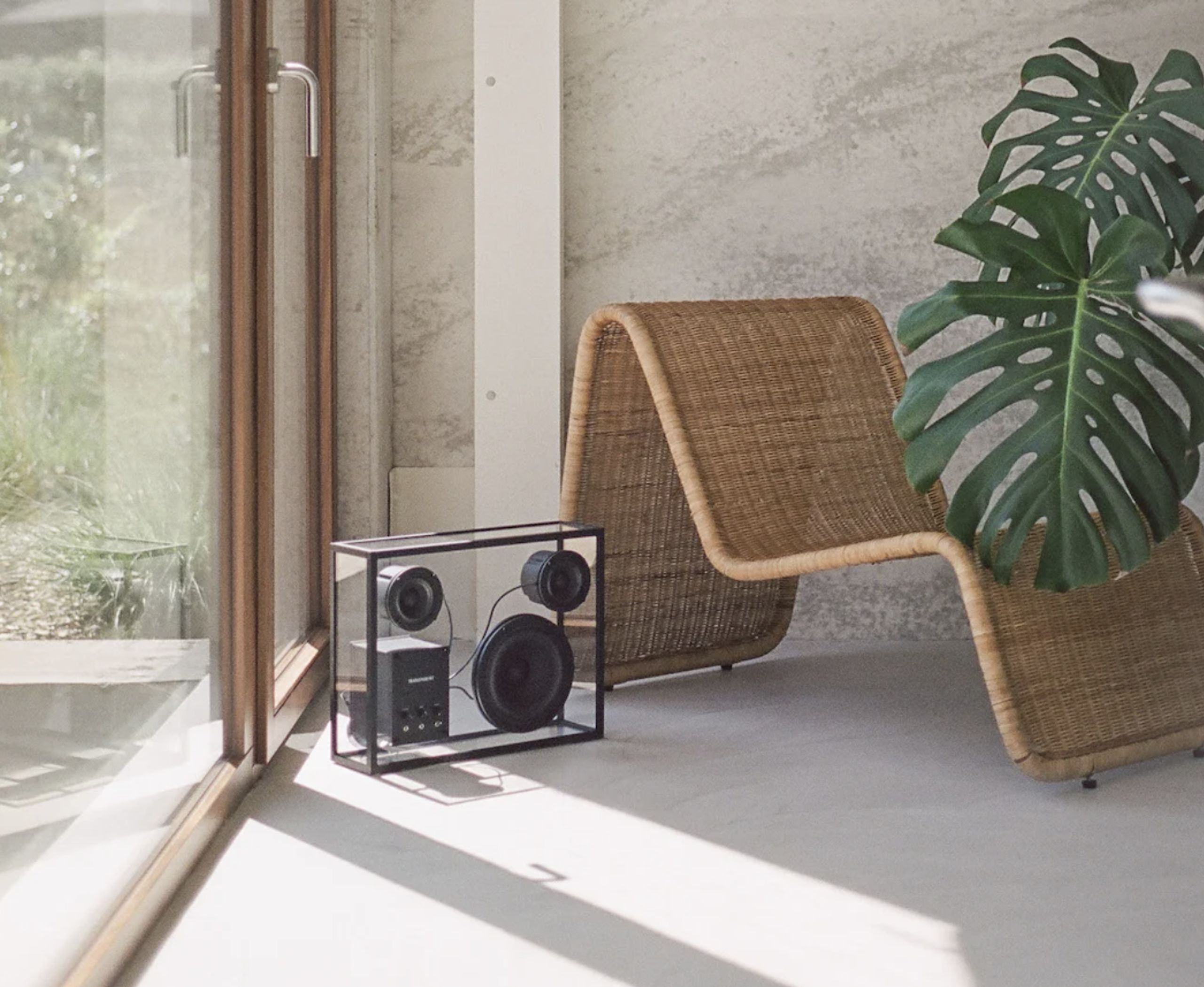 Transparent - Speaker - Transparent Speaker - Black