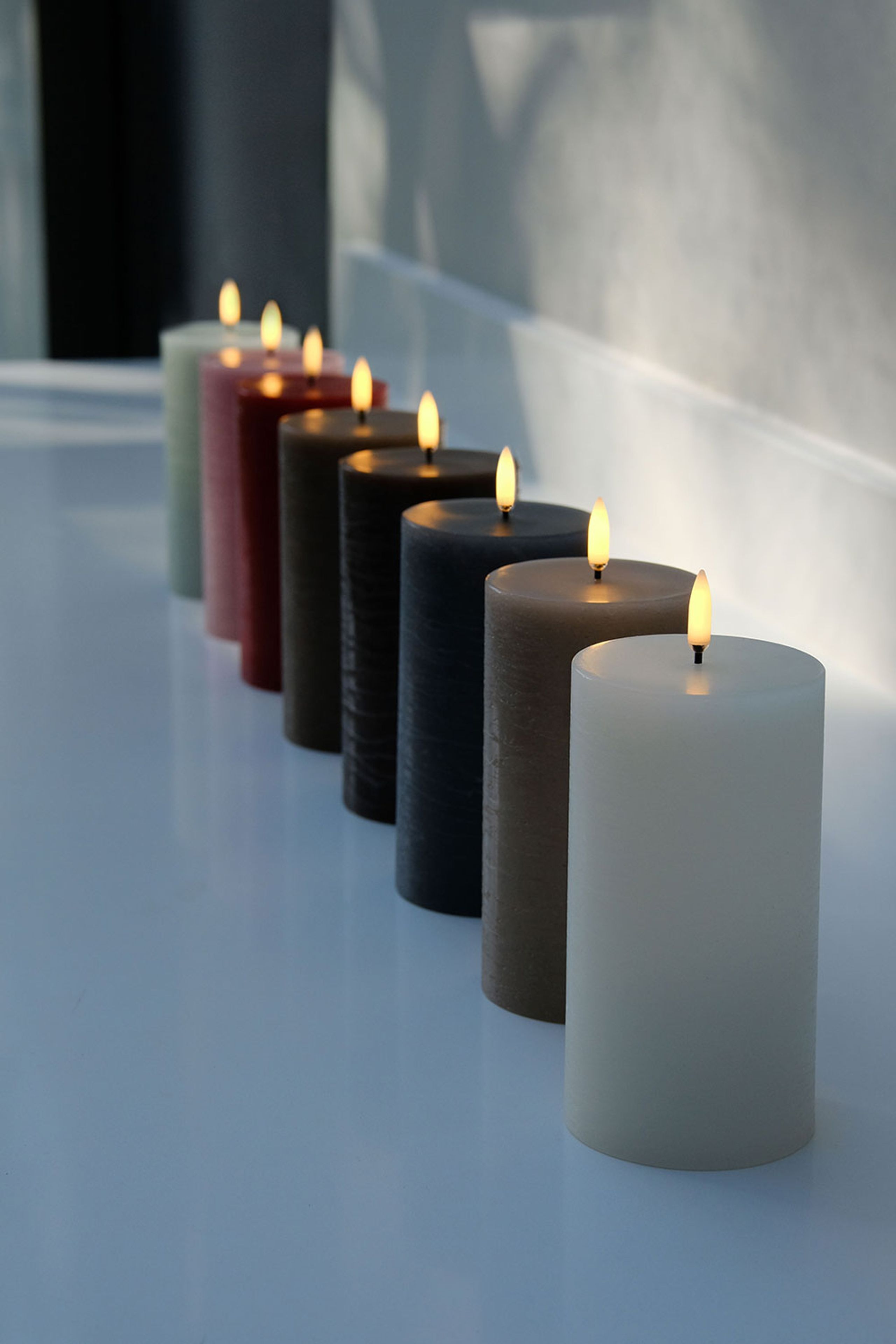 Uyuni - Kerzen - LED Pillar Candle - Nordic White/Smooth - 4,8x22 cm