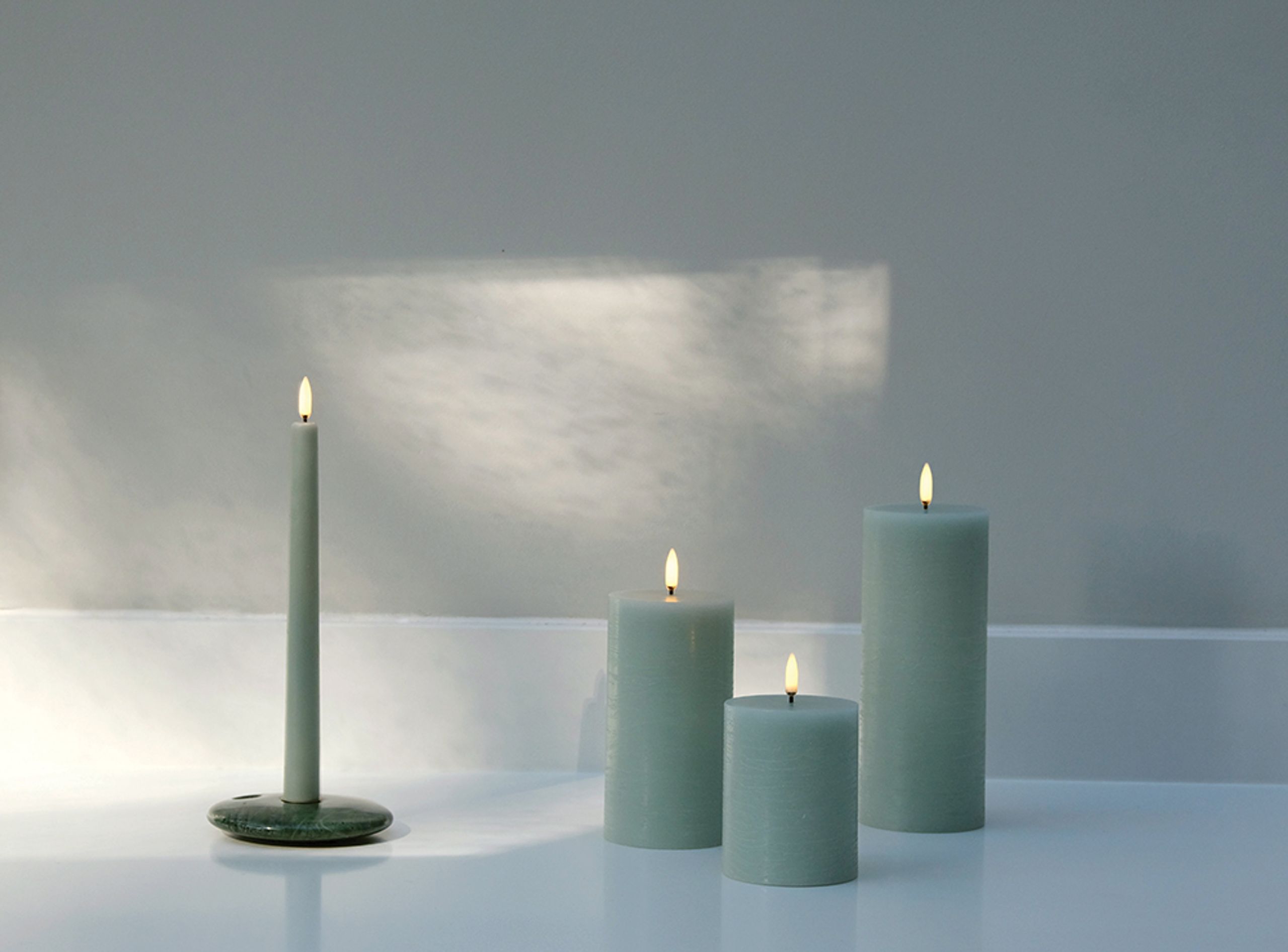 Uyuni - Kerzen - LED Taper Candle - Dusty Green/Smooth - 2,3x25 cm