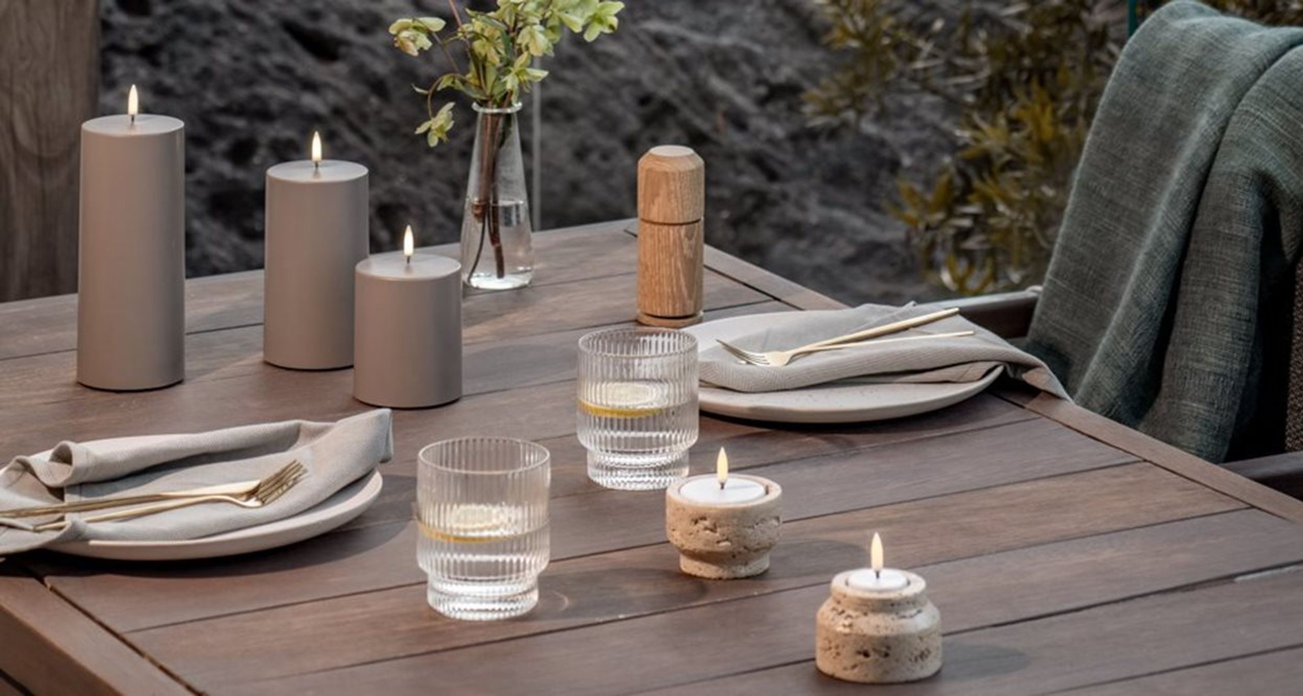 Uyuni - Svíčky - Rechargeable Tealight - White plain, W6,0 x H2,3 cm