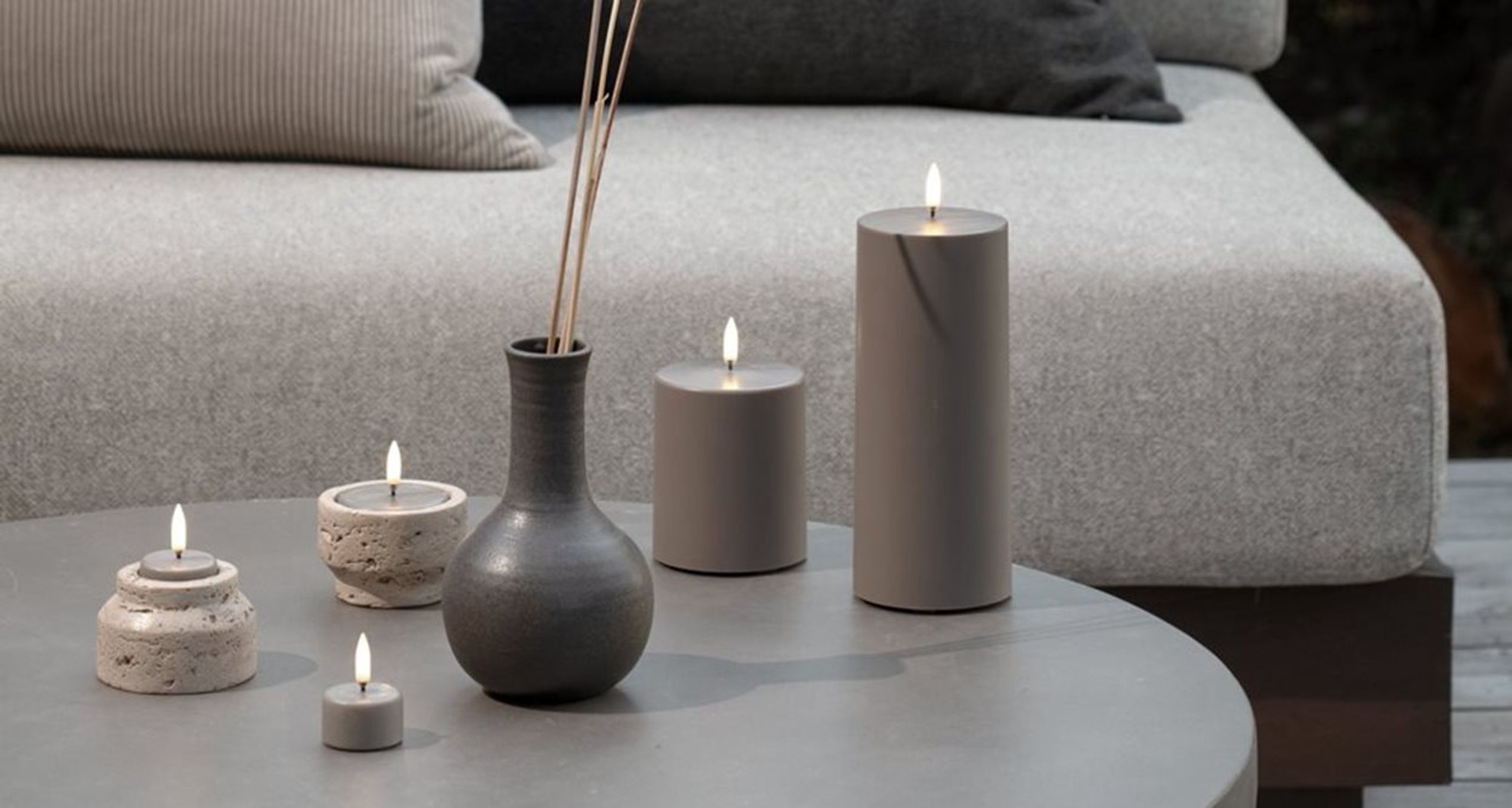 Uyuni - Svíčky - Rechargeable Tealight - White plain, W6,0 x H2,3 cm