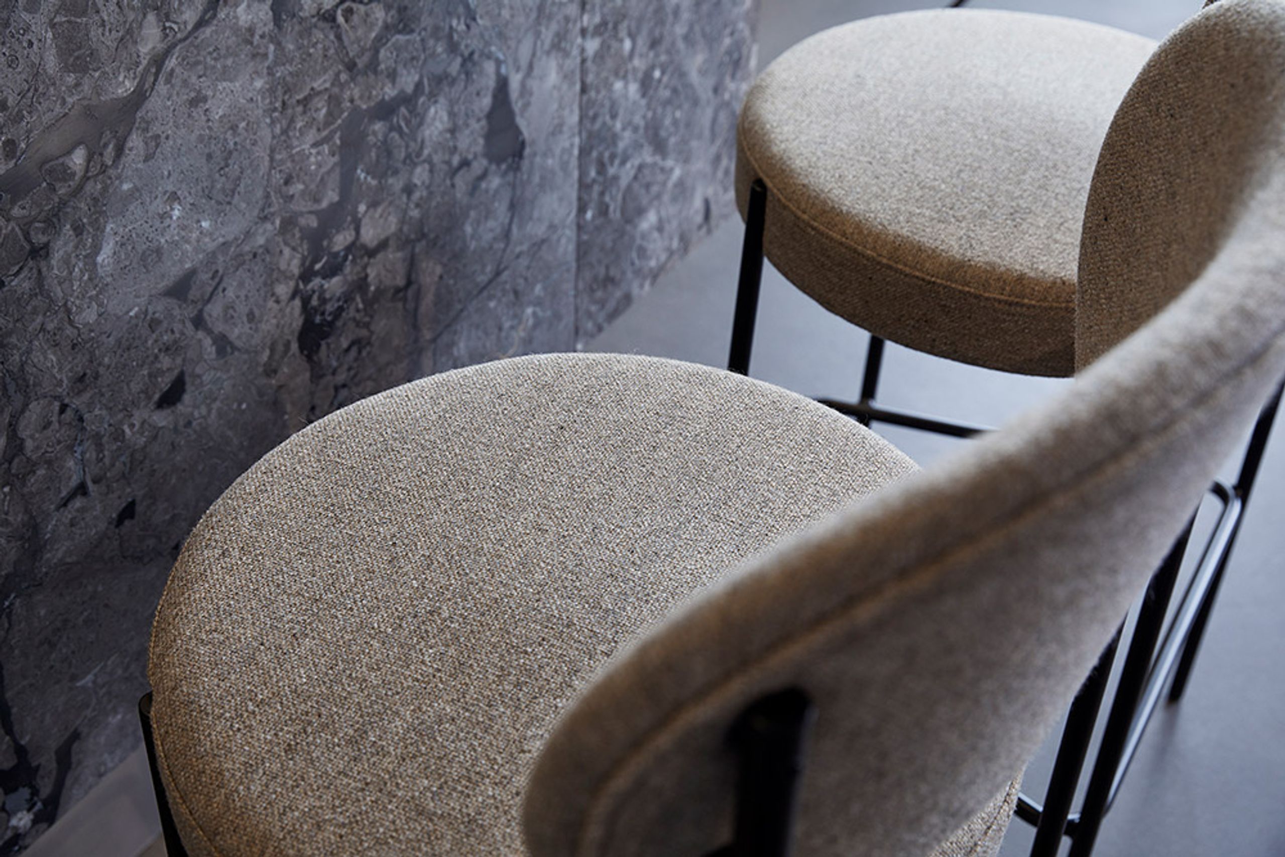 Verpan - Cadeira - 430 Bar Stool by Verner Panton - Black / Hallingdal 130