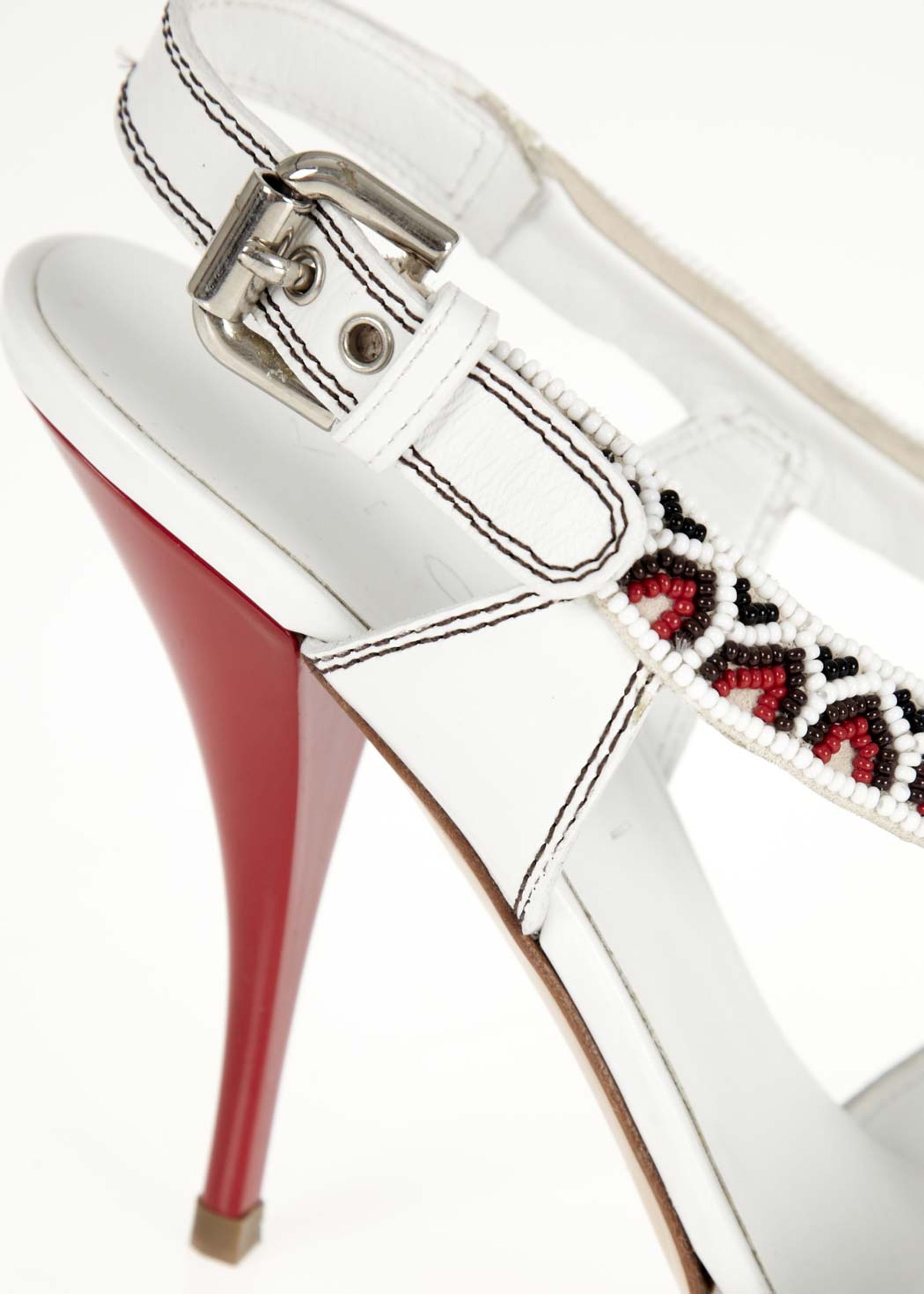 80082 Stilettos White