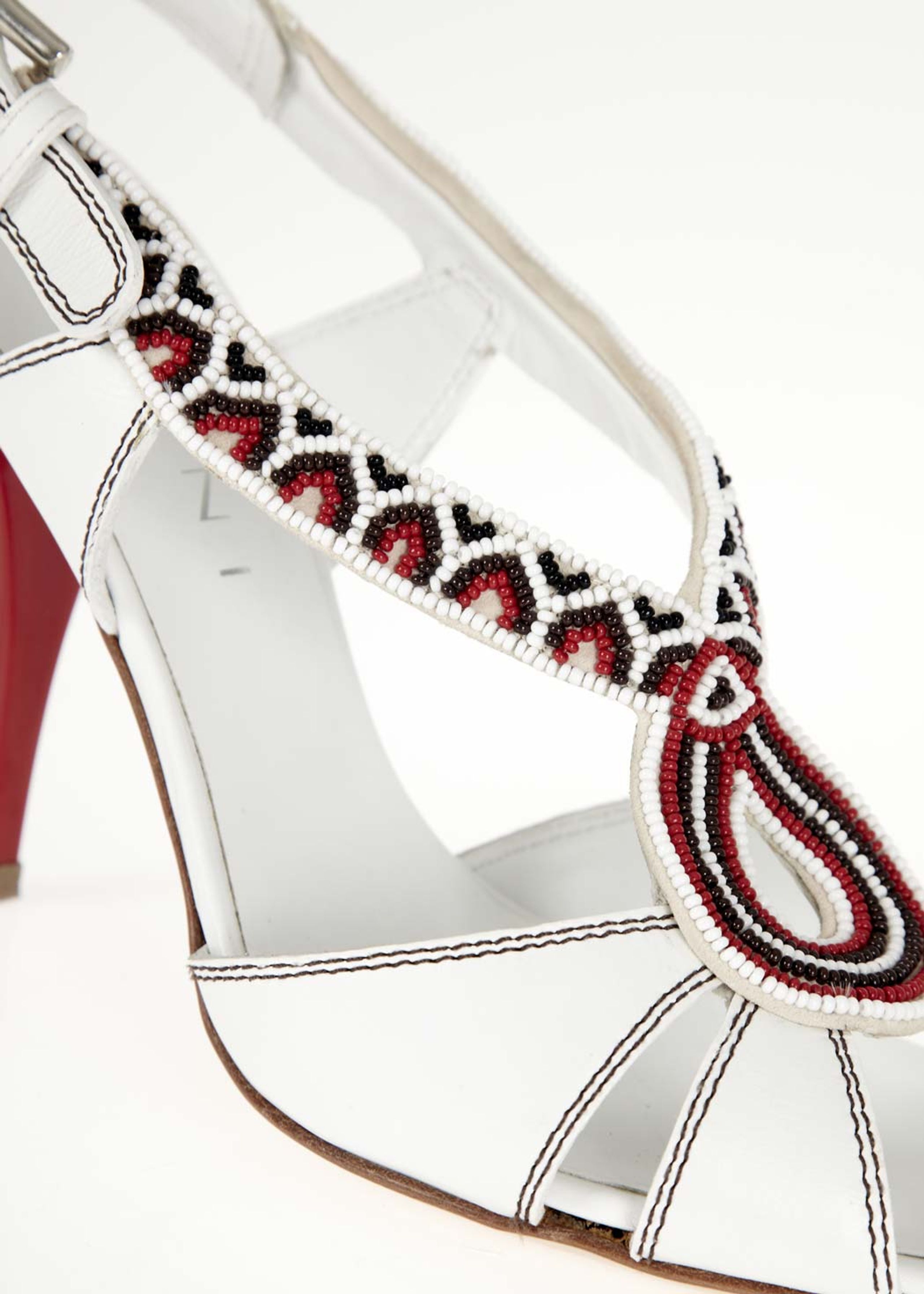 80082 Stilettos White