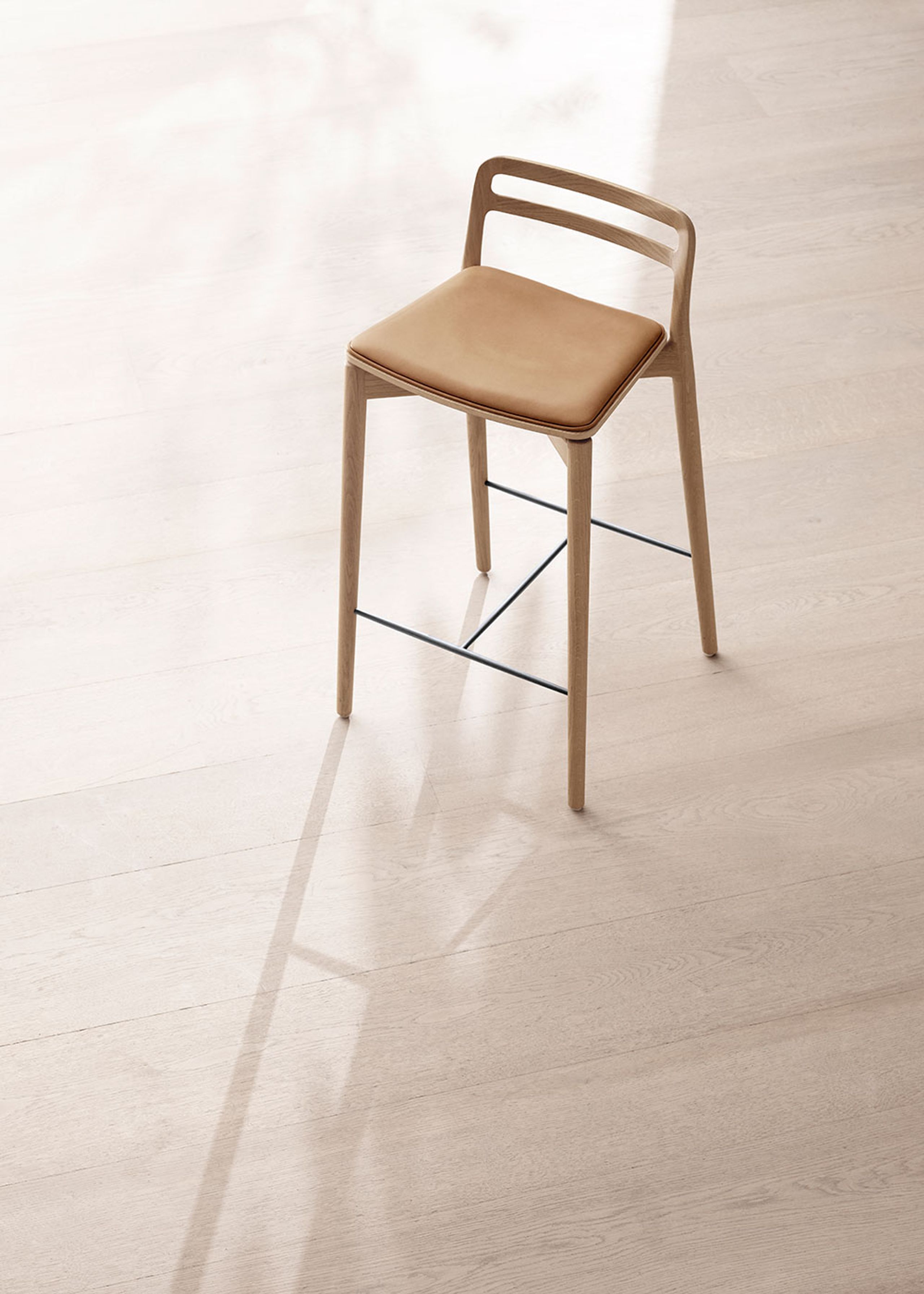 Vipp - Barstol - Cabin Counter Stool - Vipp484 - Vacona Sand / Light Oiled Oak
