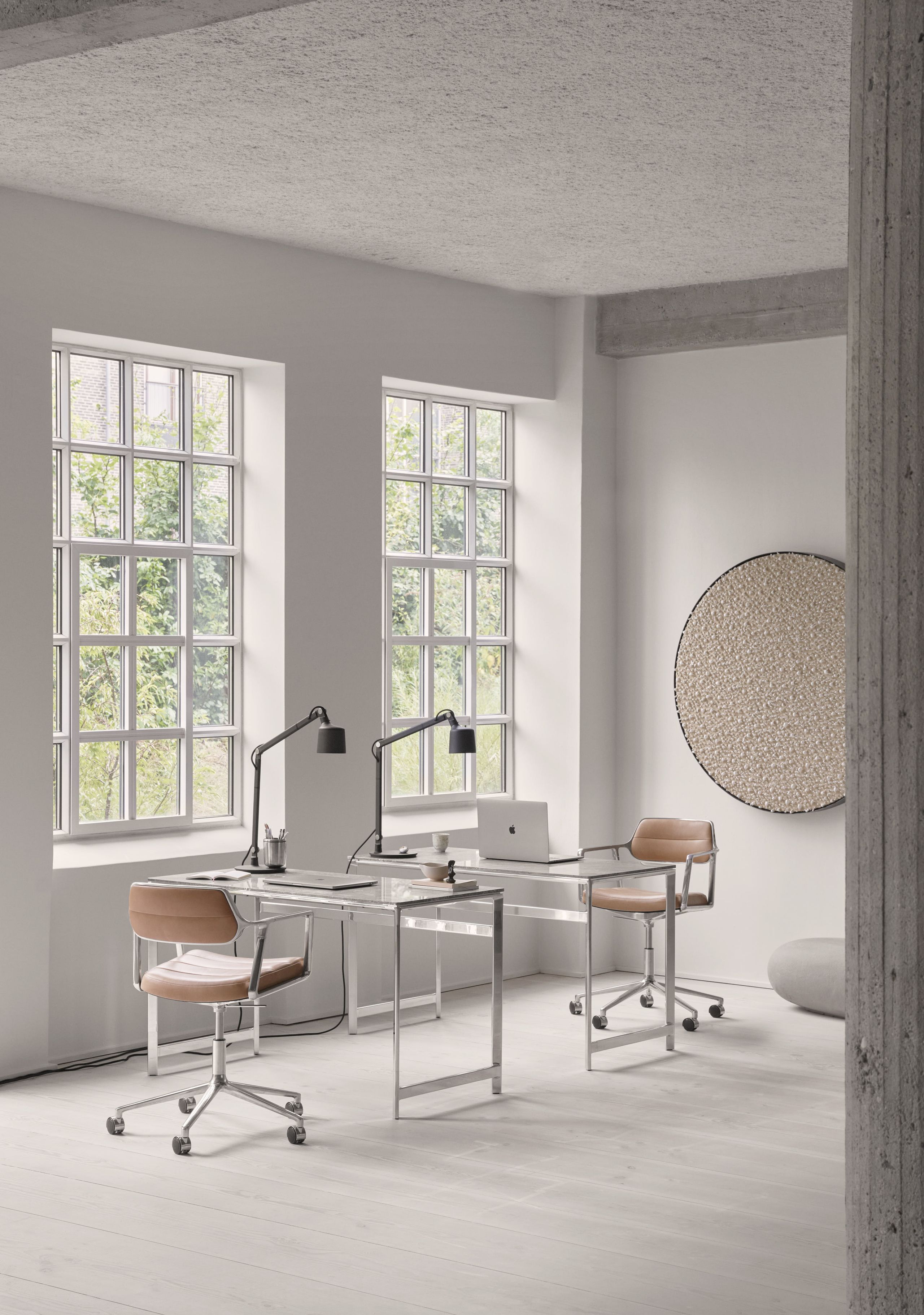 Vipp - Kontorstol - Vipp453 Swivel+ - Camel Leather 101 / Polished Frame - Castors