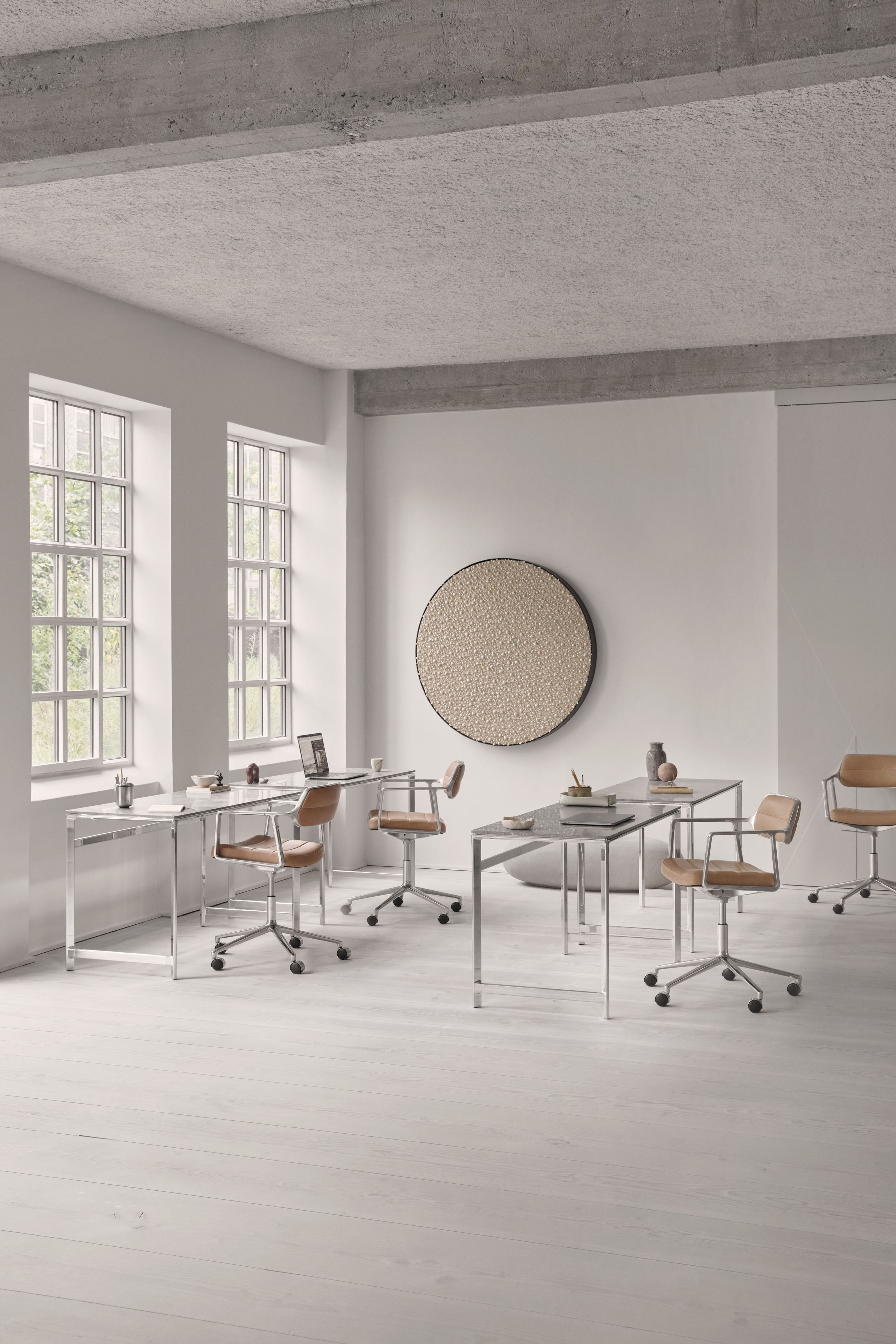 Vipp - Kontorstol - Vipp453 Swivel+ - Camel Leather 101 / Polished Frame - Castors