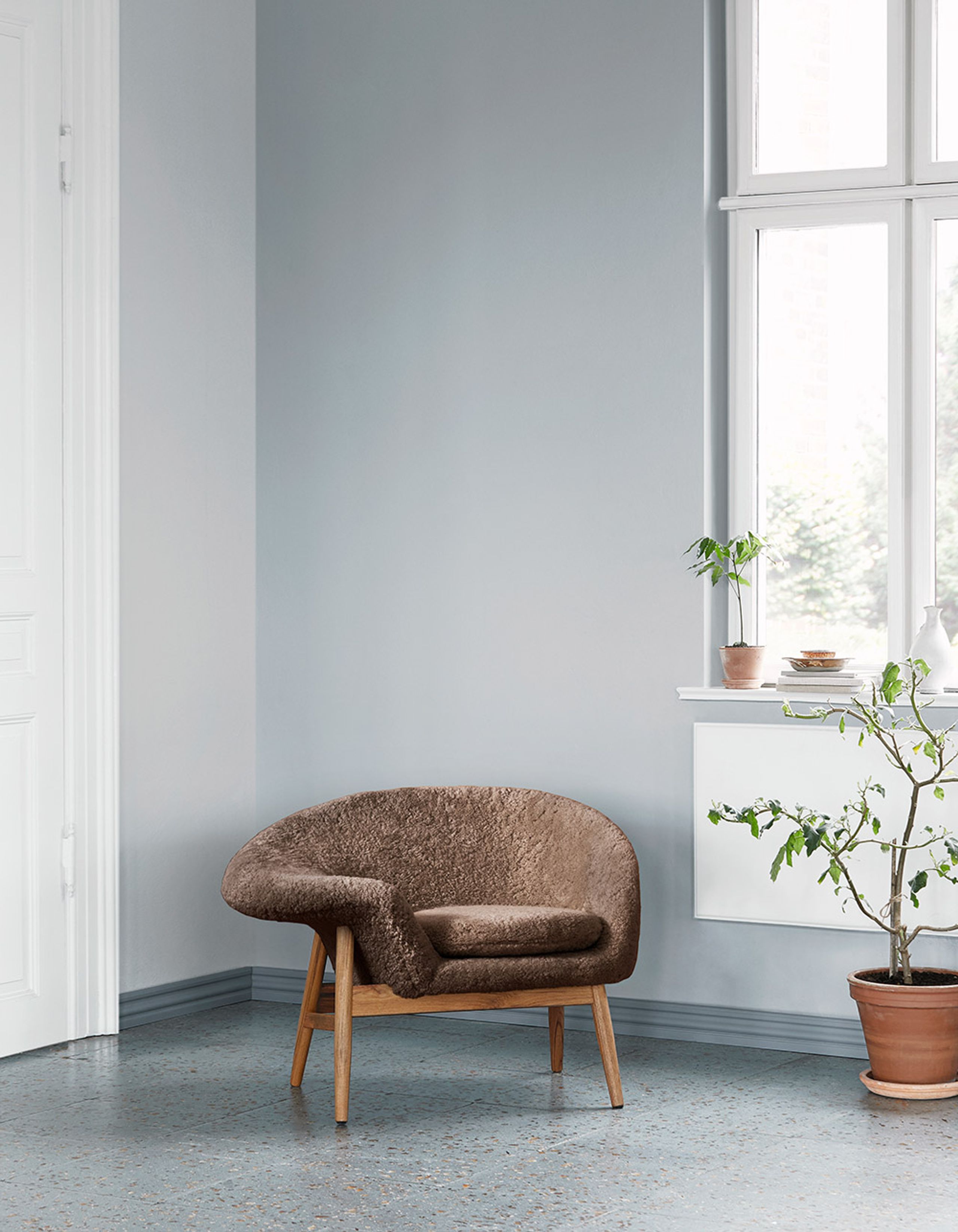 Warm Nordic - Křeslo - Fried Egg Chair / Oiled Oak - Hero 551 (Apple Red)