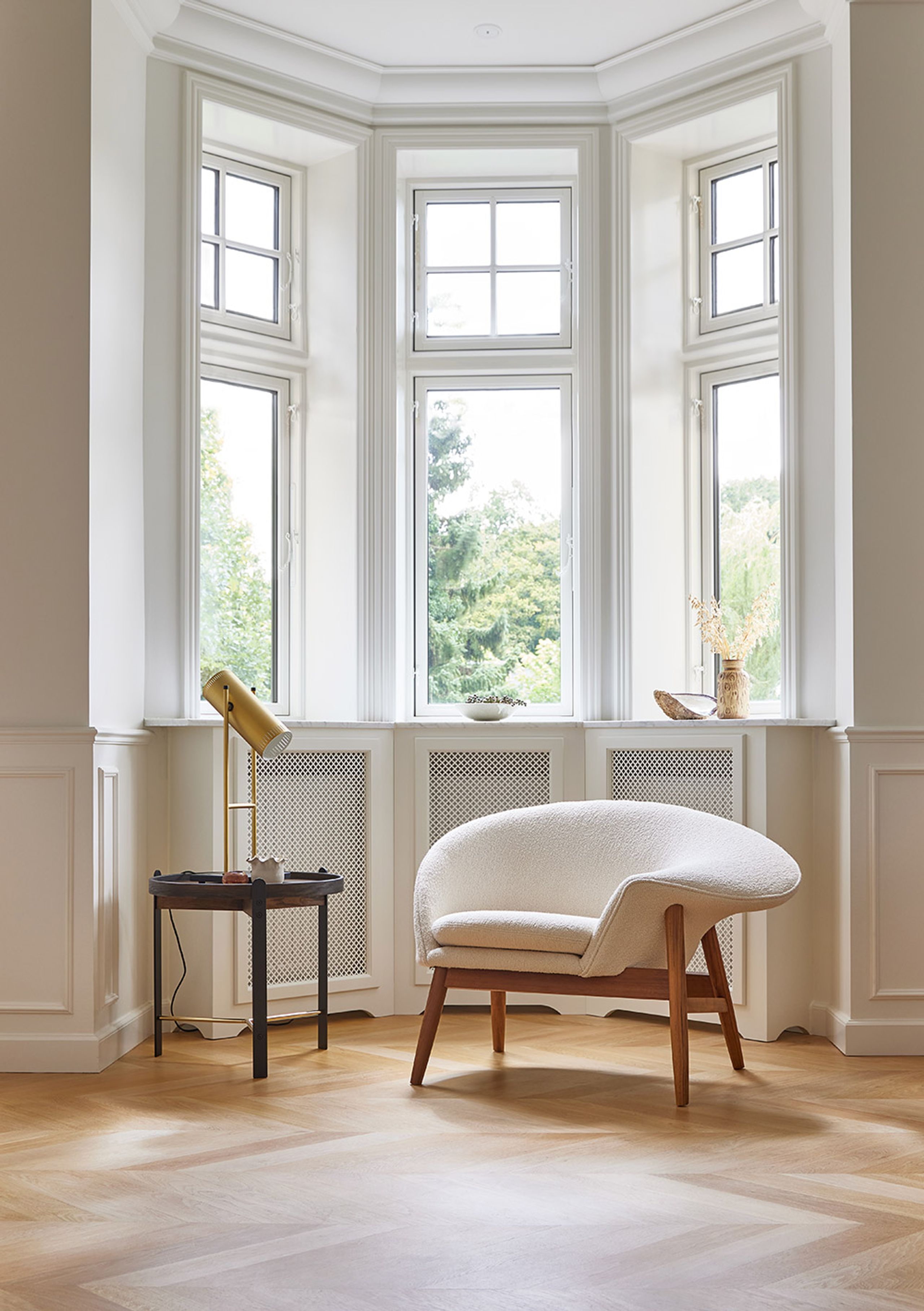 Warm Nordic - Armchair - Fried Egg Chair / Oiled Teak - Sheepskin (Drake Brown)