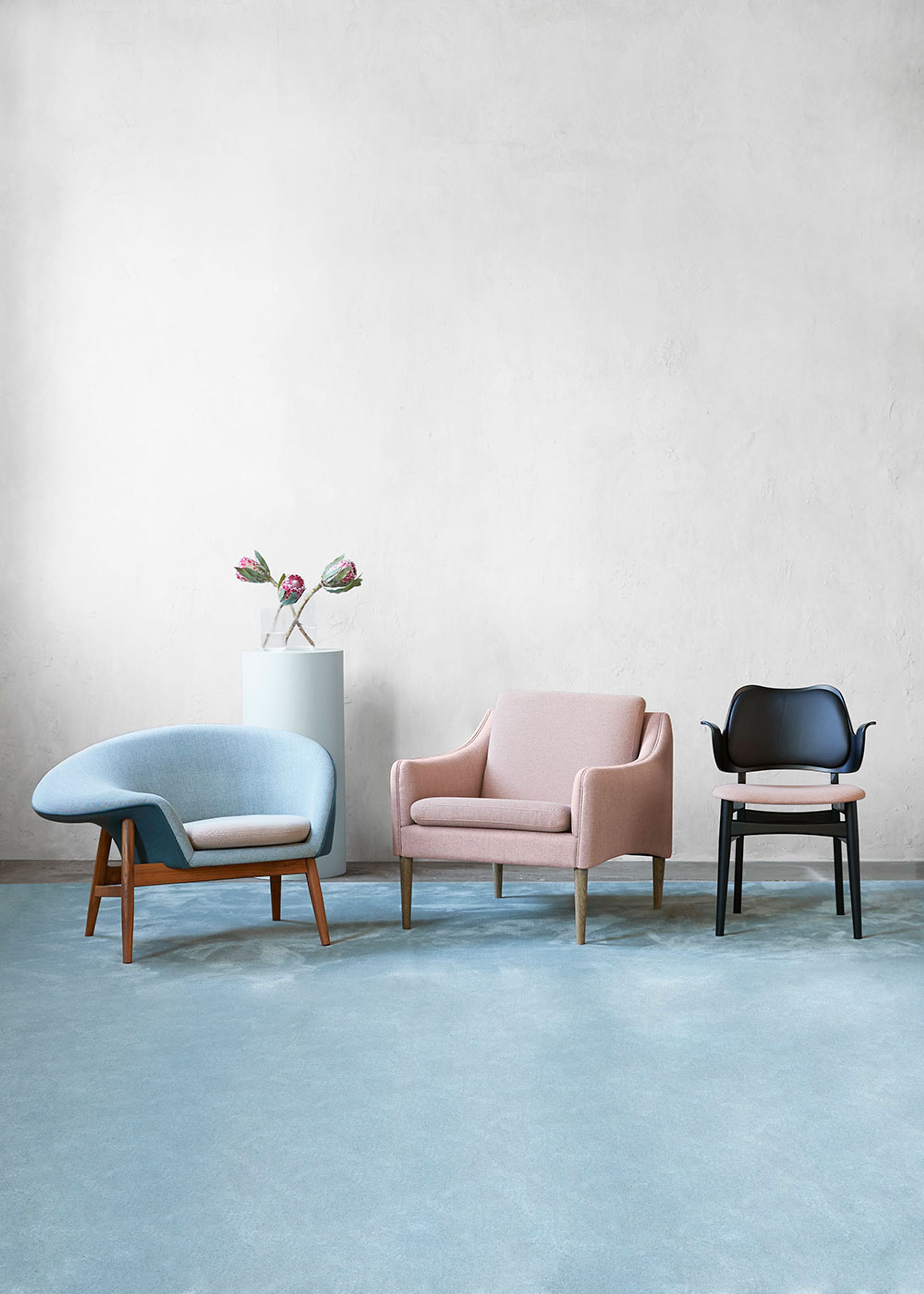 Warm Nordic - Armchair - Mr. Olsen Chair - Sprinkles 794 (Midnight Blue)